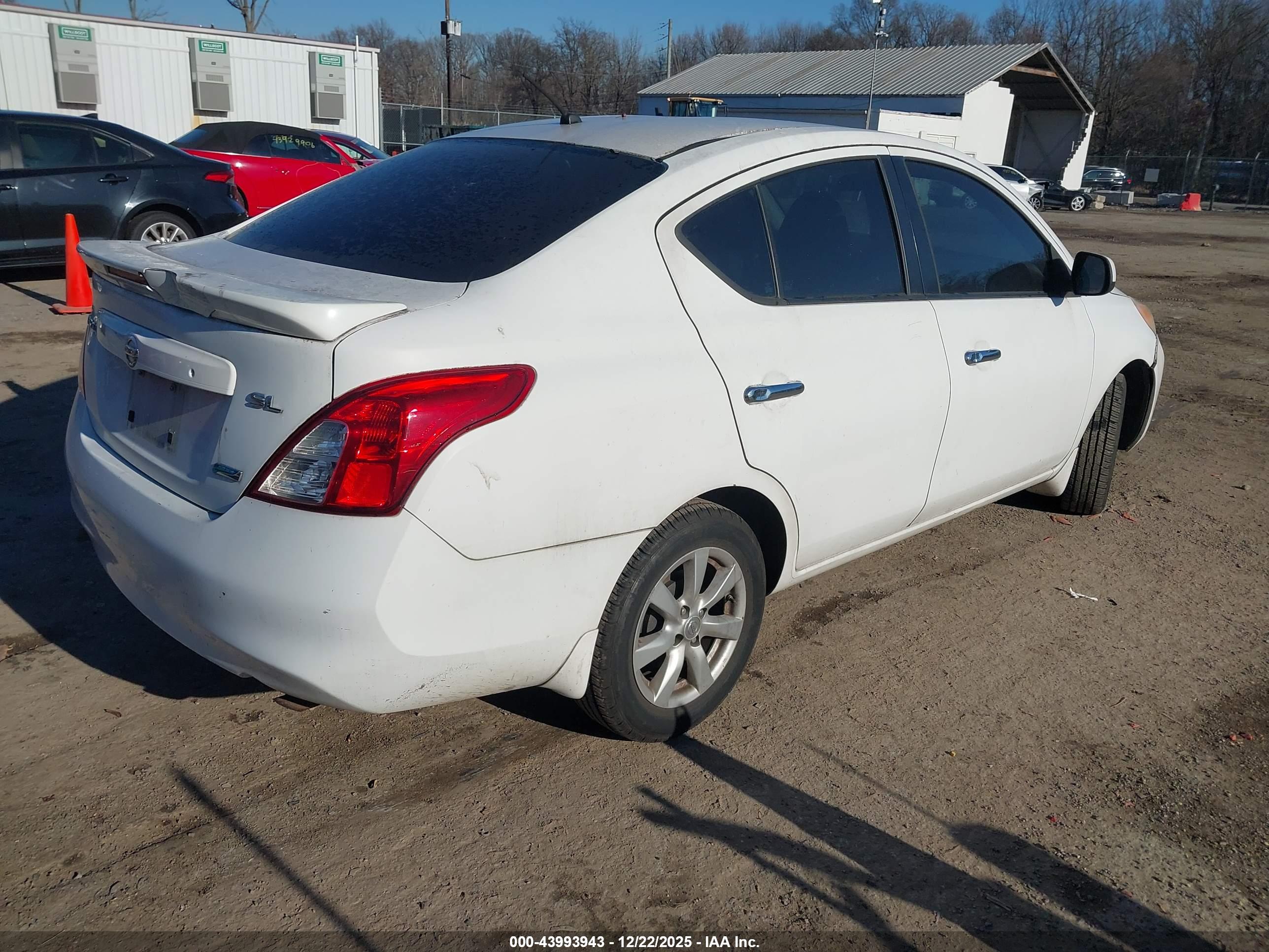 NISSAN VERSA image 4