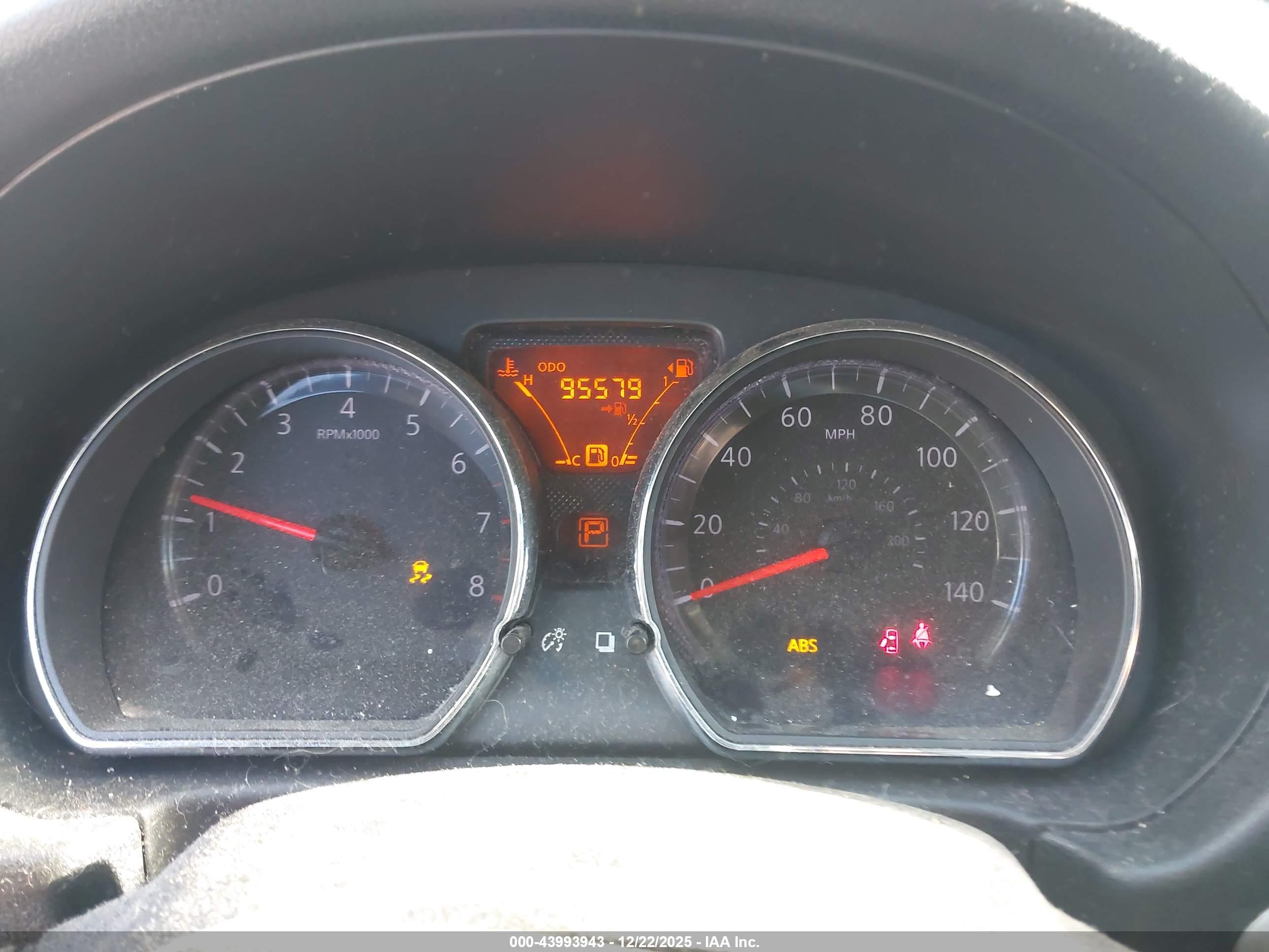 NISSAN VERSA image 7