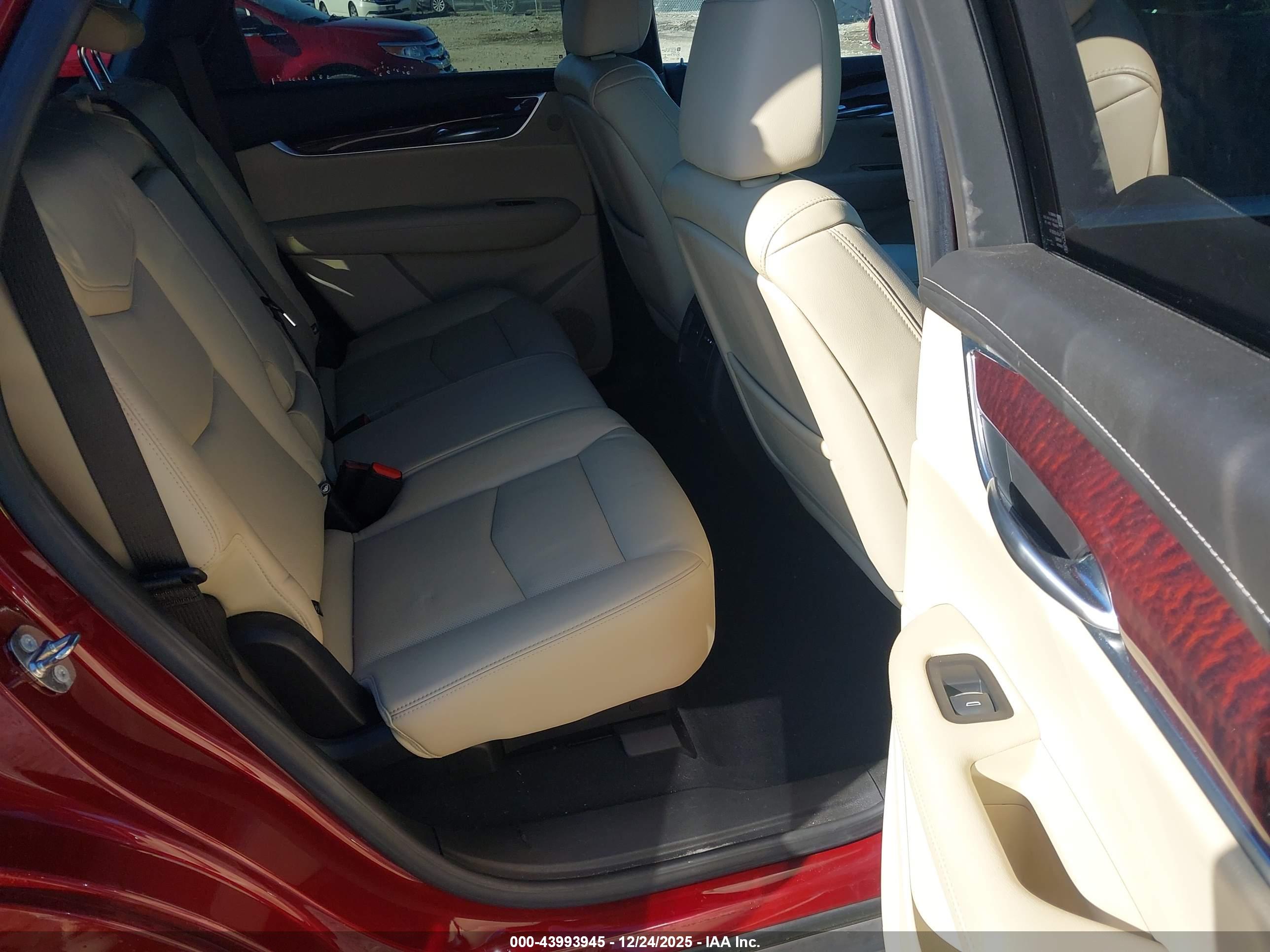CADILLAC XT5 image 8