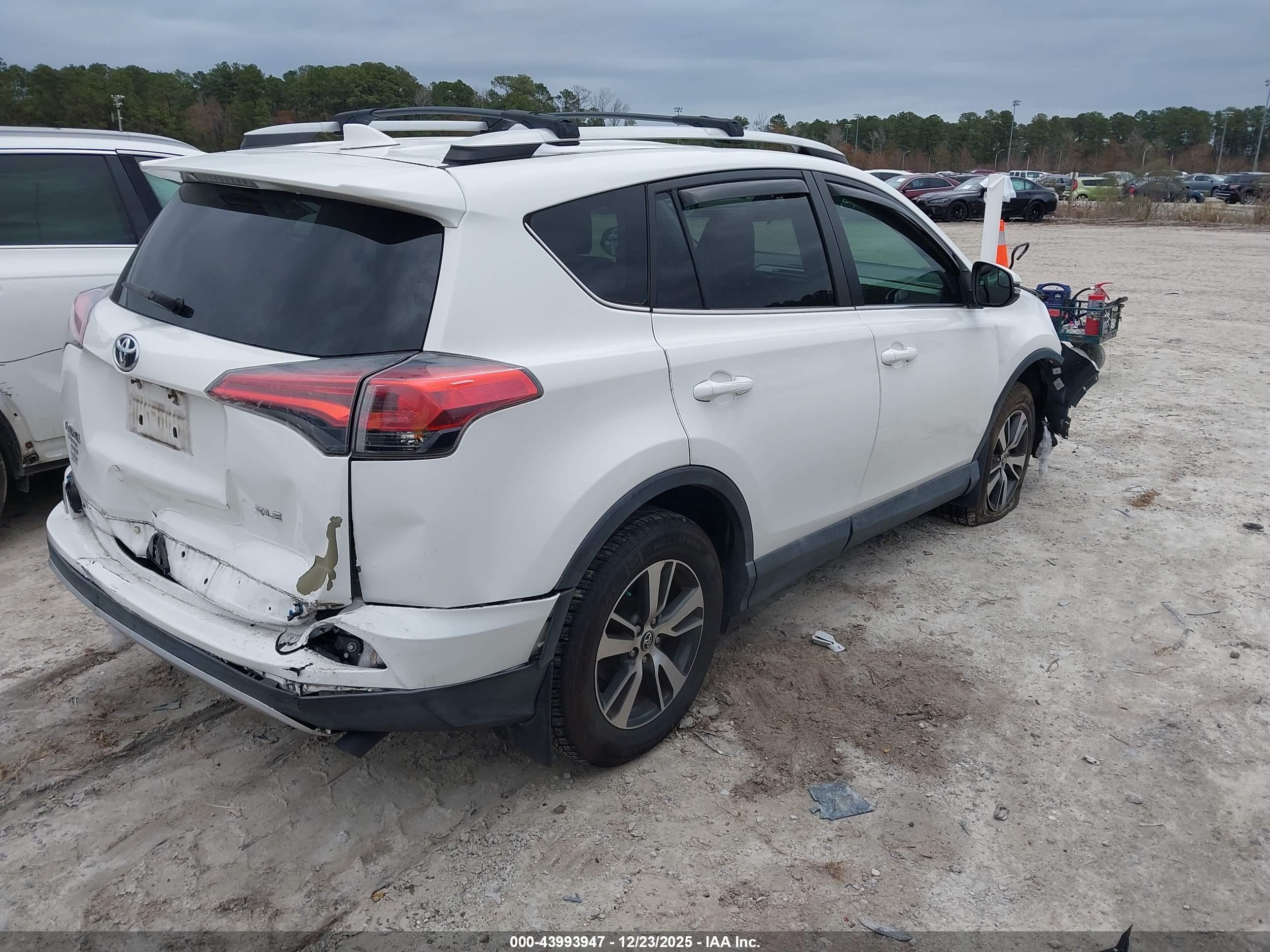 TOYOTA RAV4 image 4