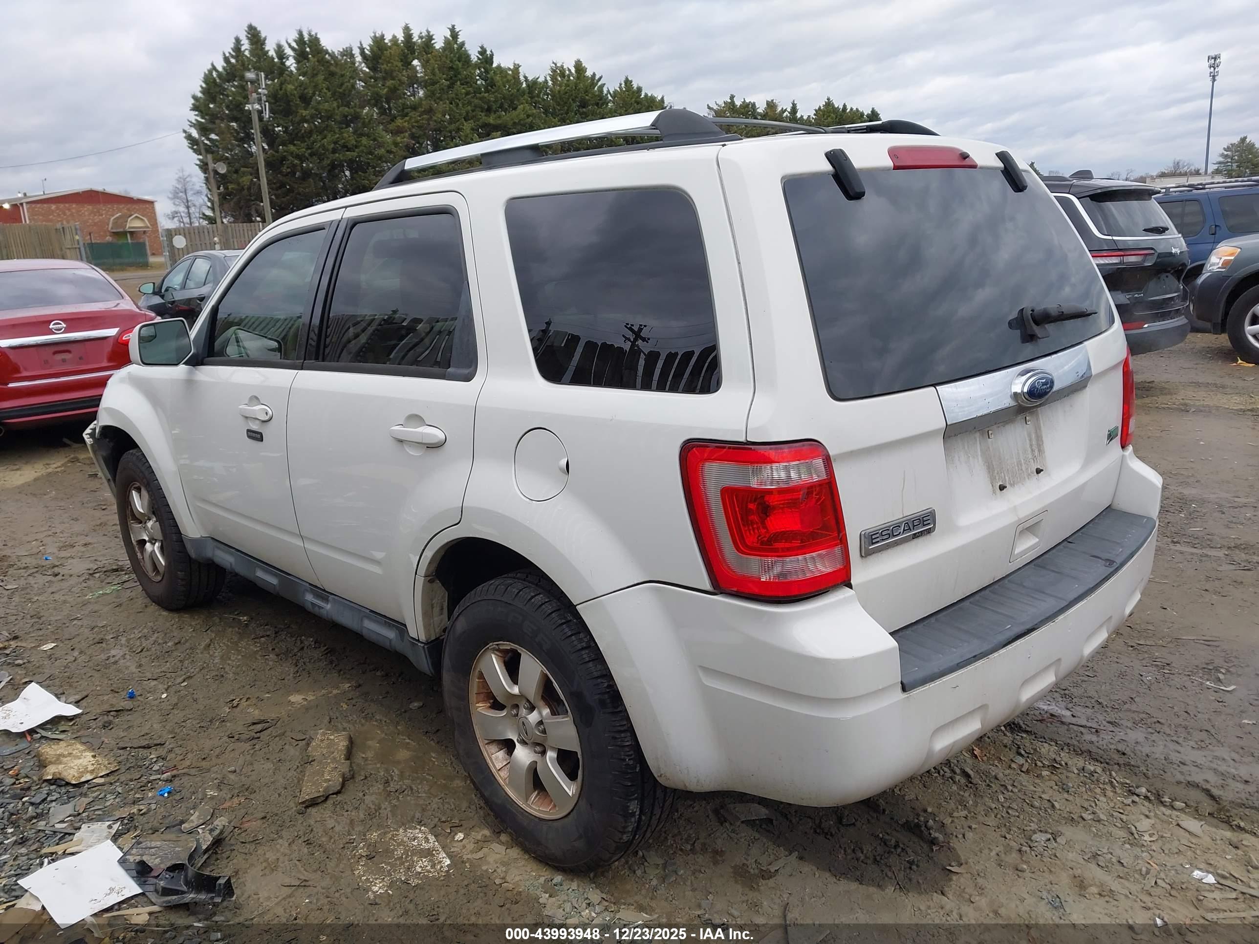 FORD ESCAPE image 3