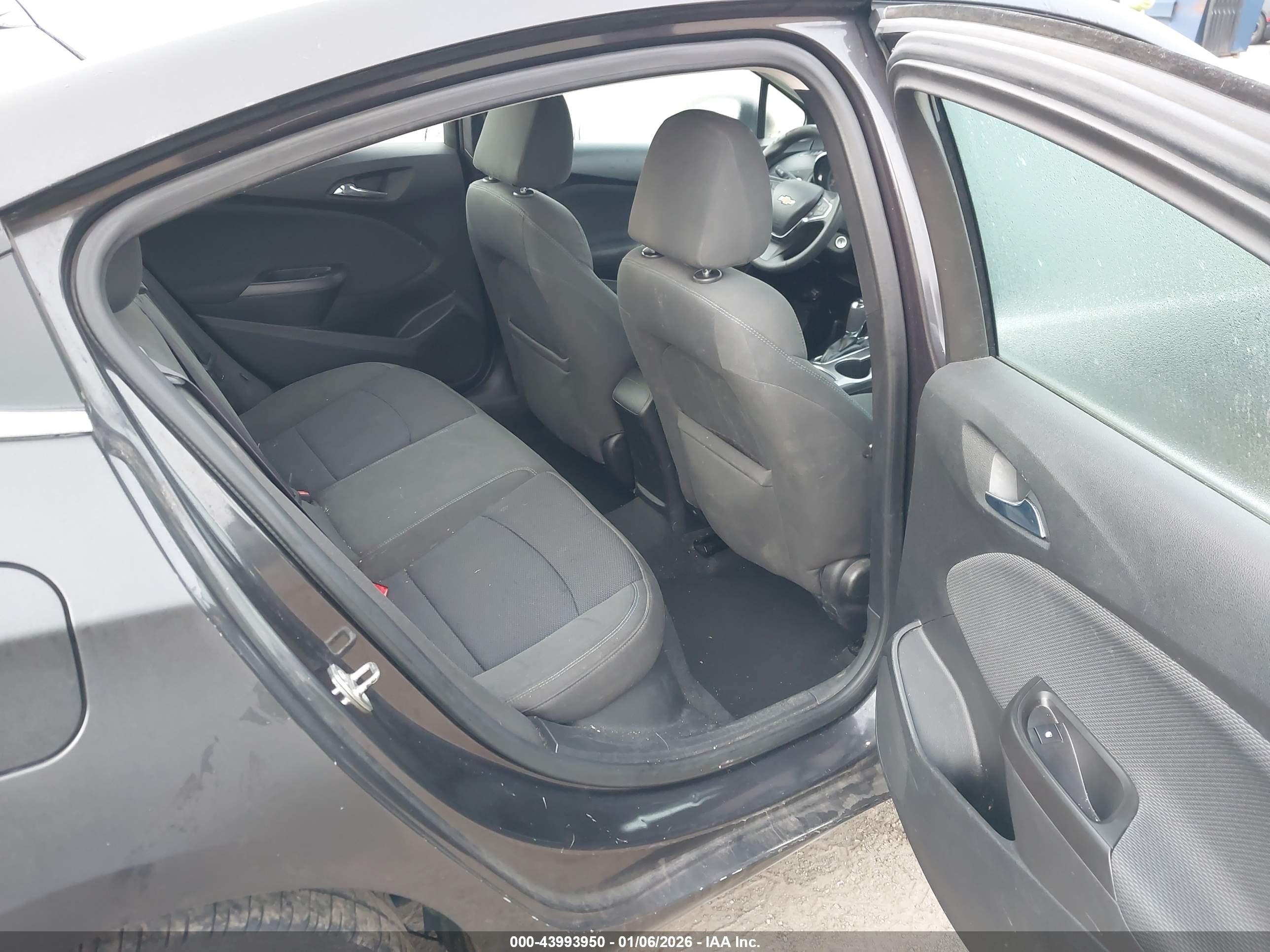 CHEVROLET CRUZE image 8