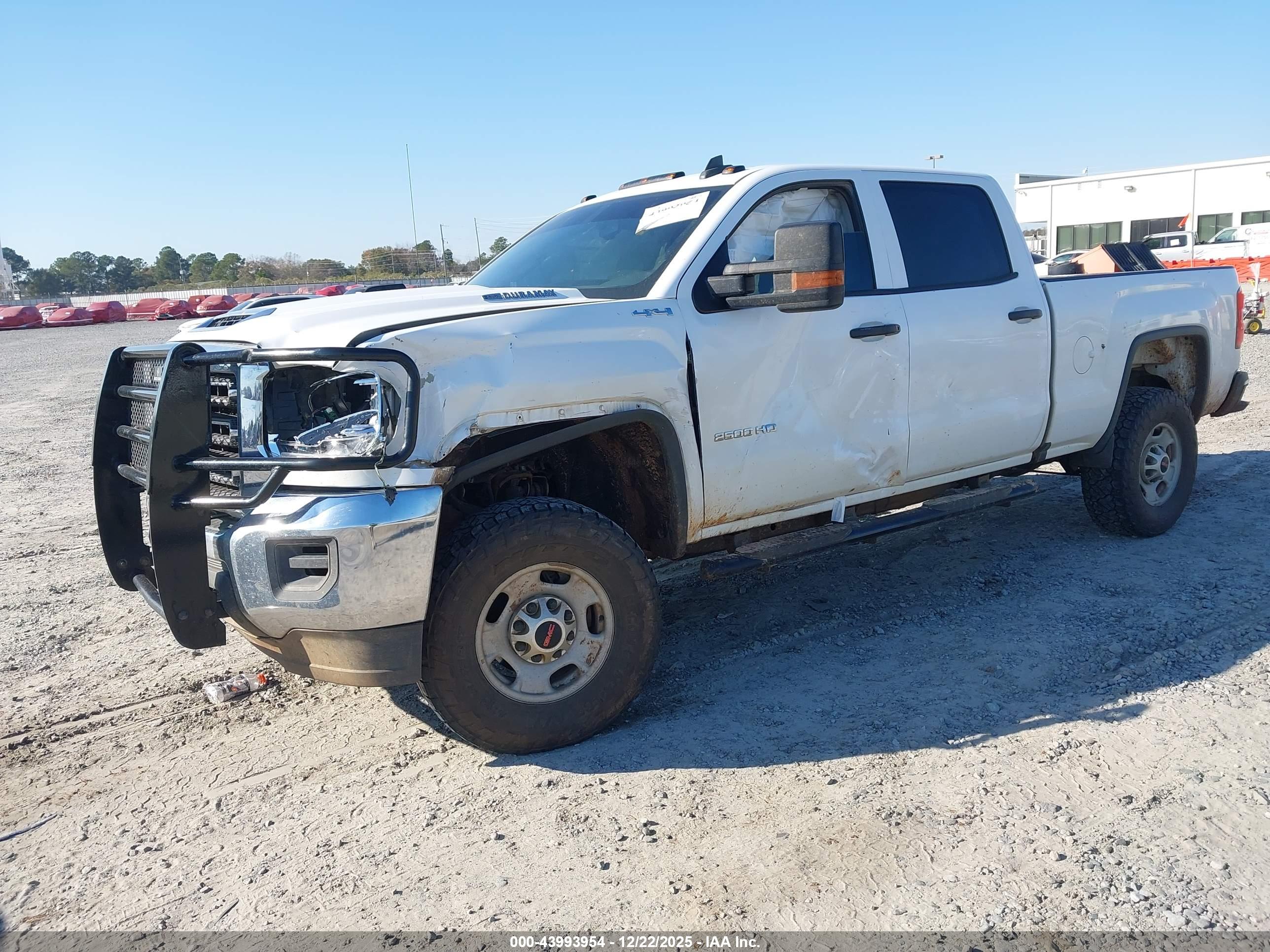 GMC SIERRA image 2