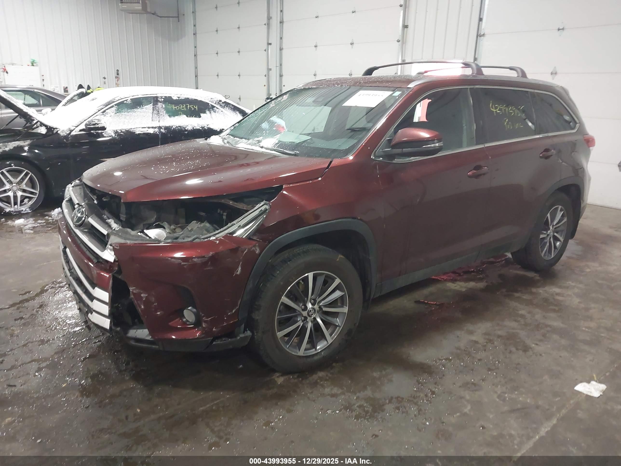 TOYOTA HIGHLANDER image 2