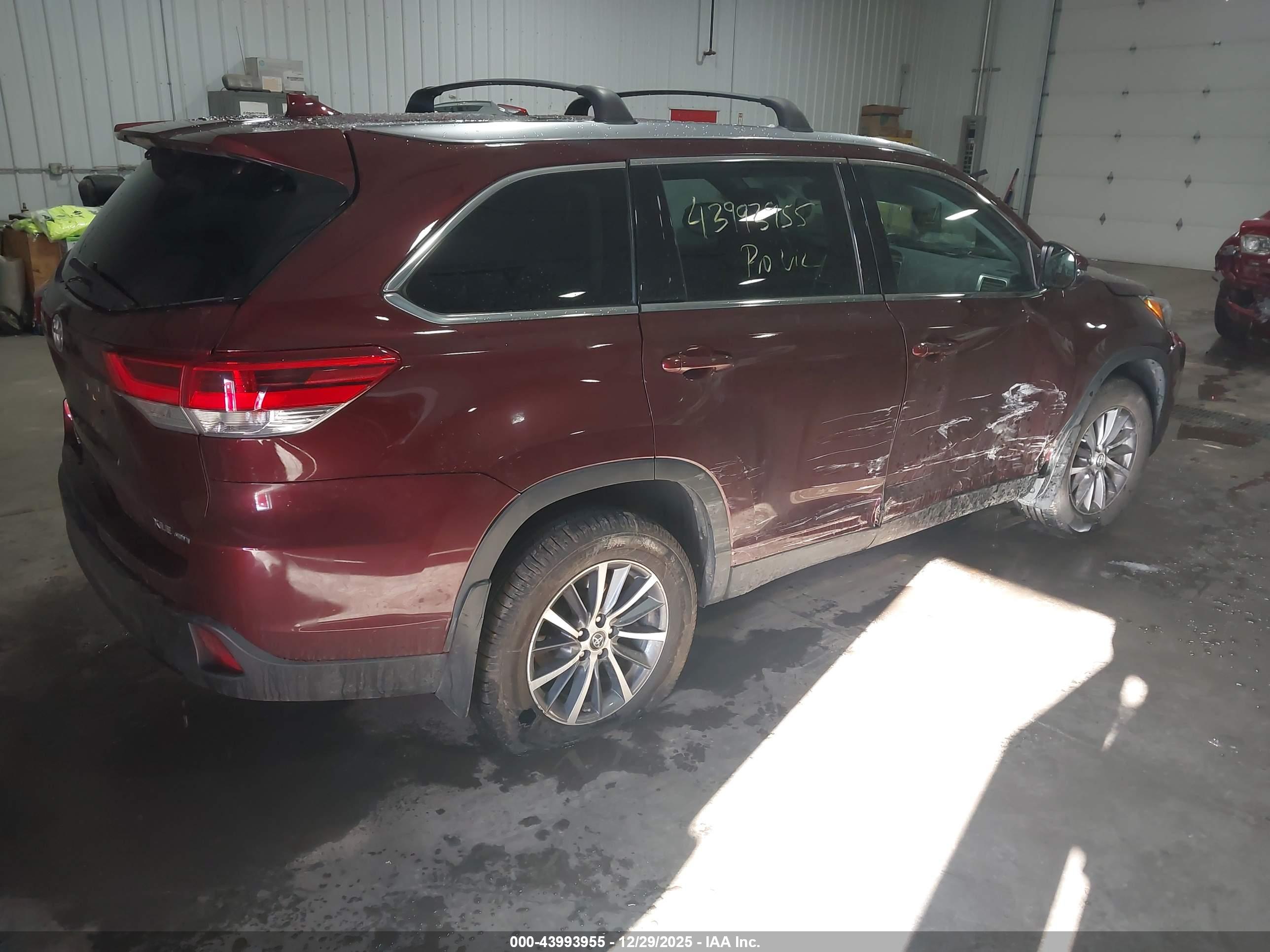 TOYOTA HIGHLANDER image 4