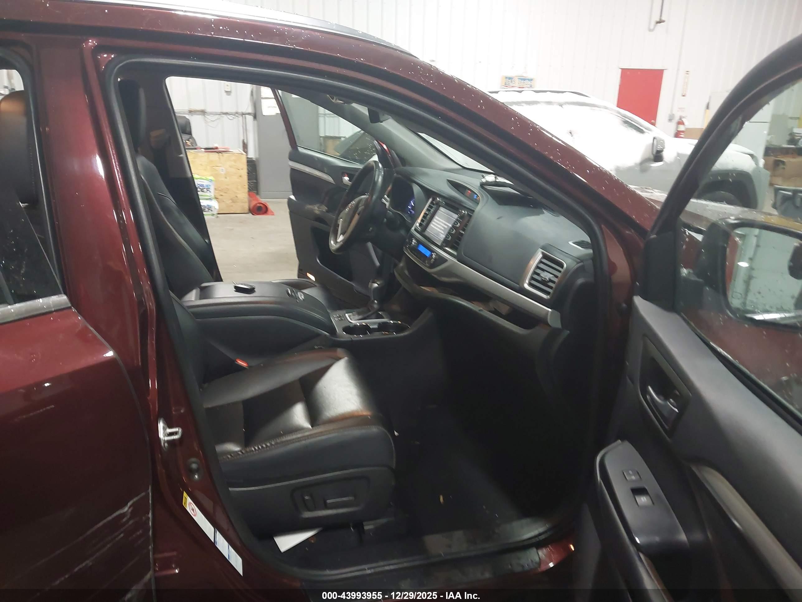 TOYOTA HIGHLANDER image 5