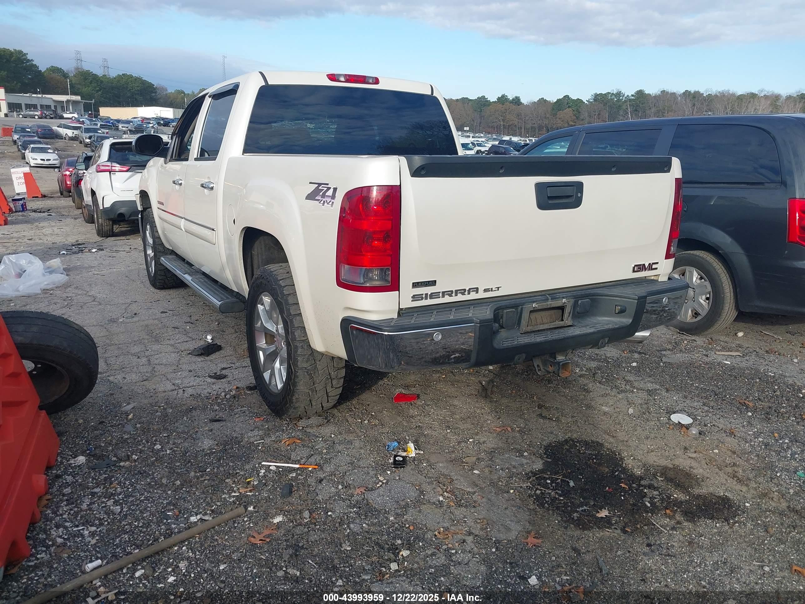 GMC SIERRA image 3