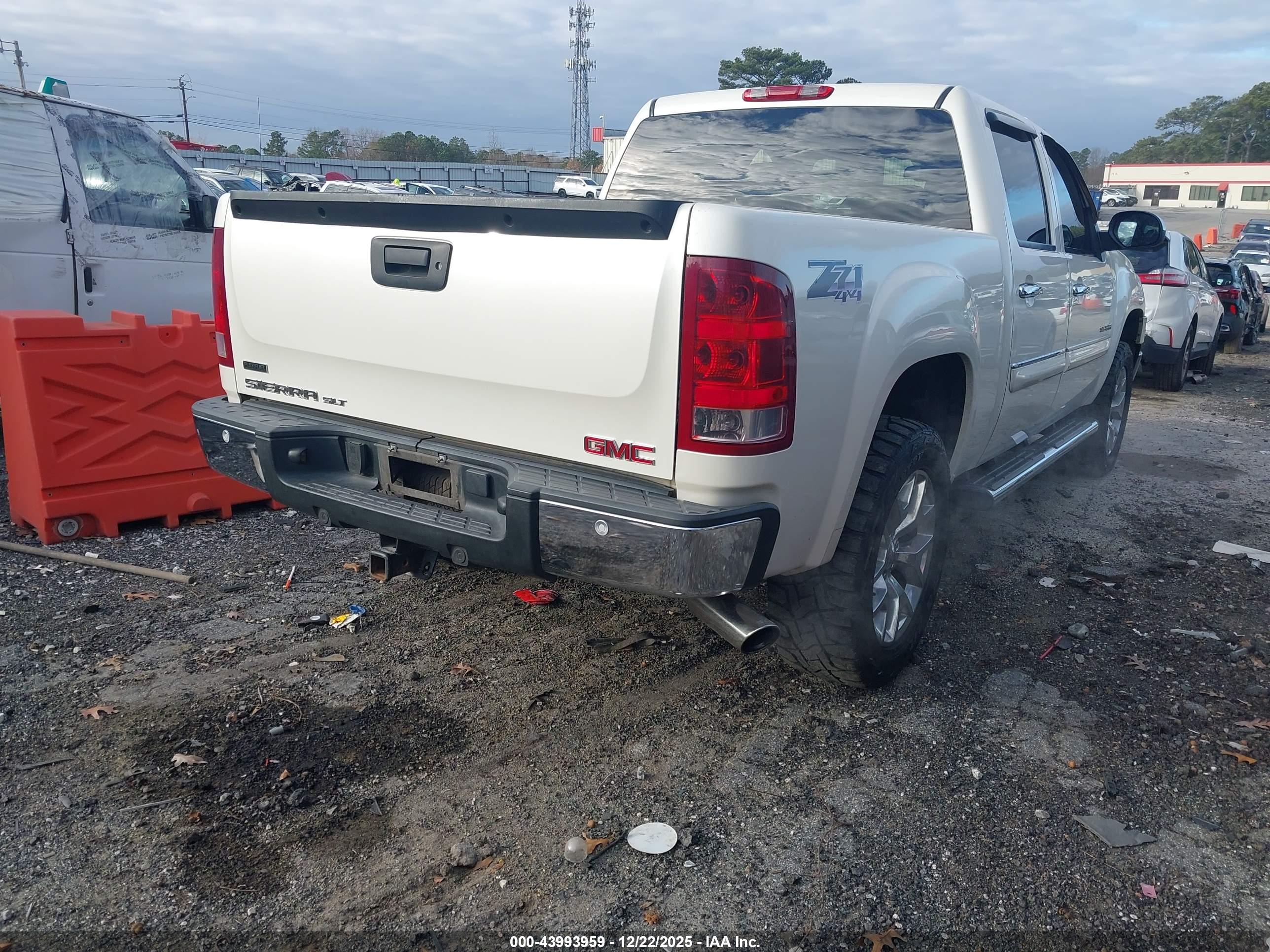GMC SIERRA image 4
