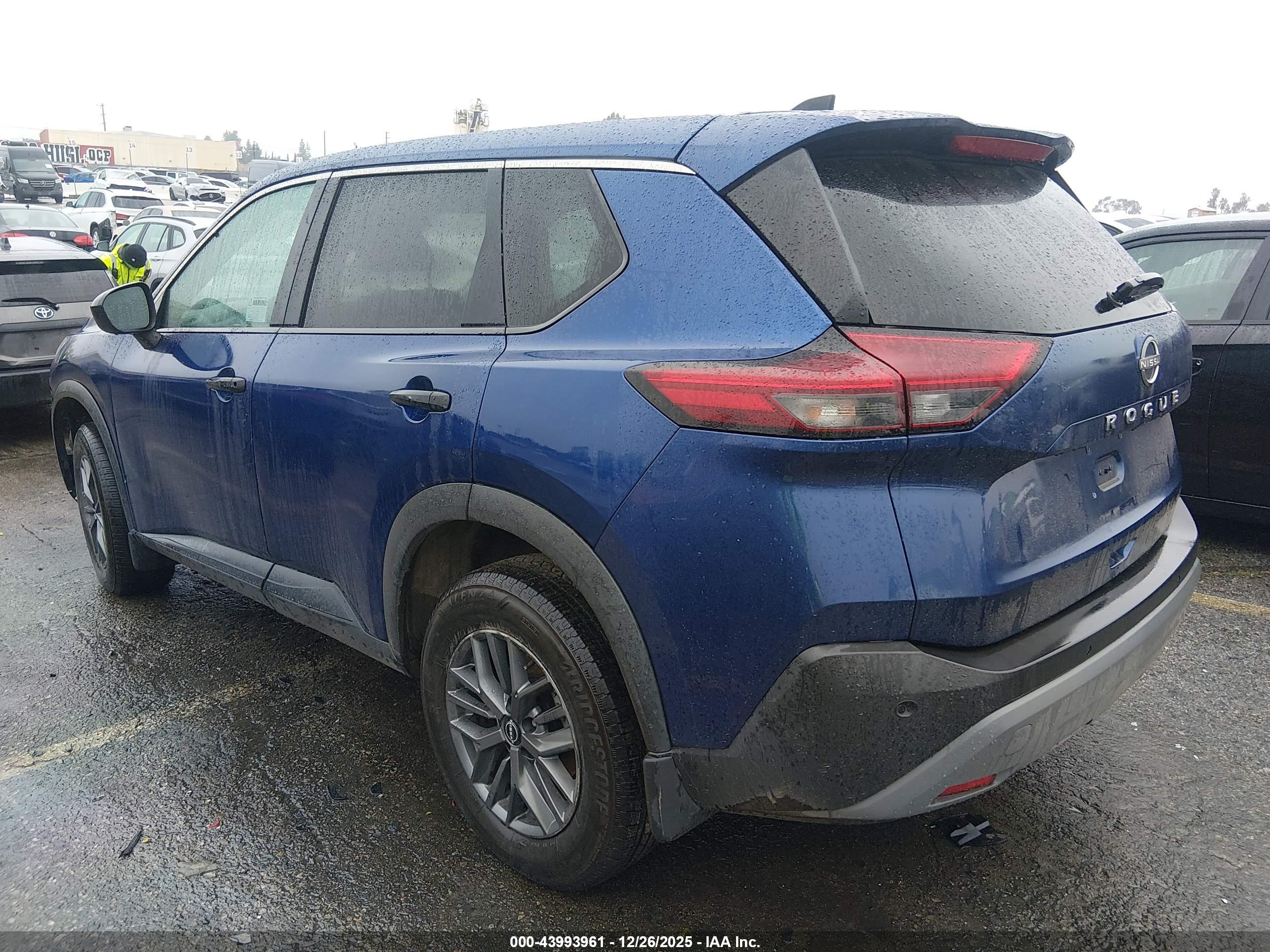 NISSAN ROGUE image 3