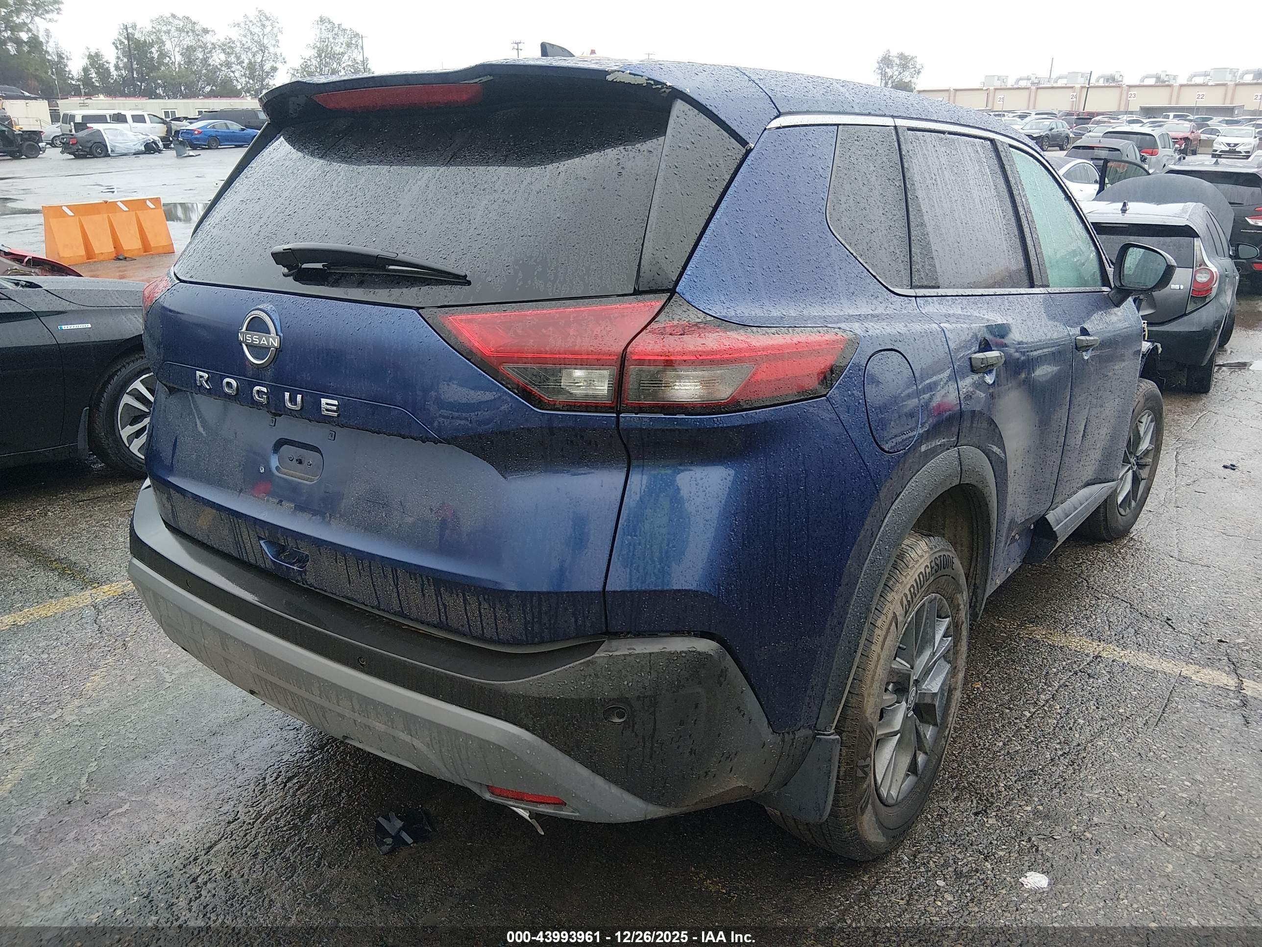 NISSAN ROGUE image 4