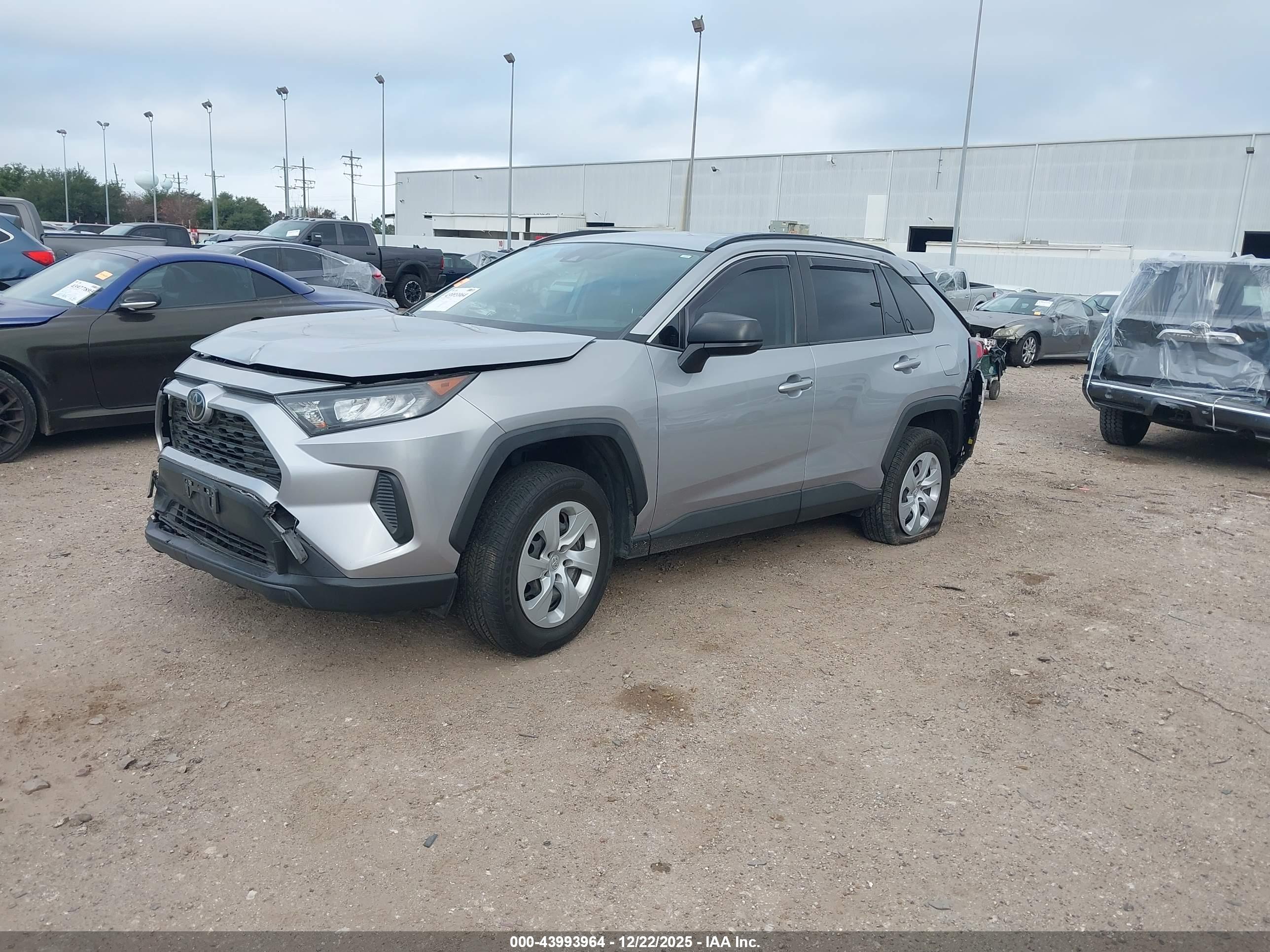 TOYOTA RAV4 image 2