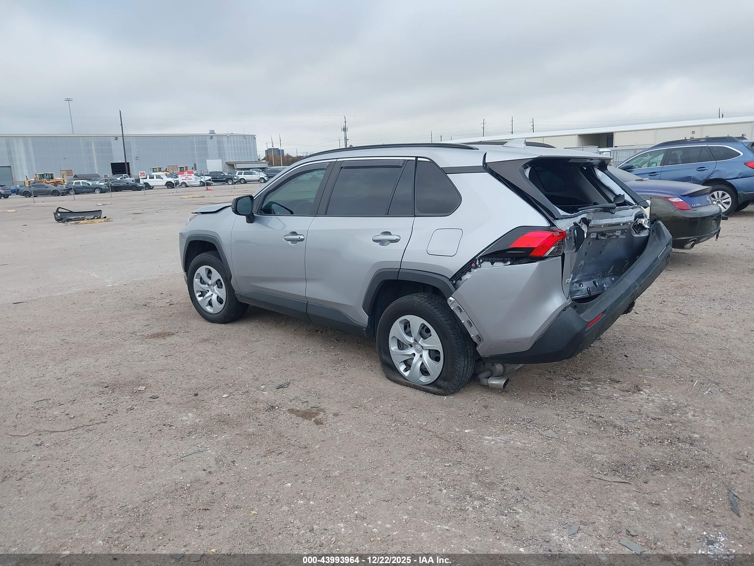 TOYOTA RAV4 image 3