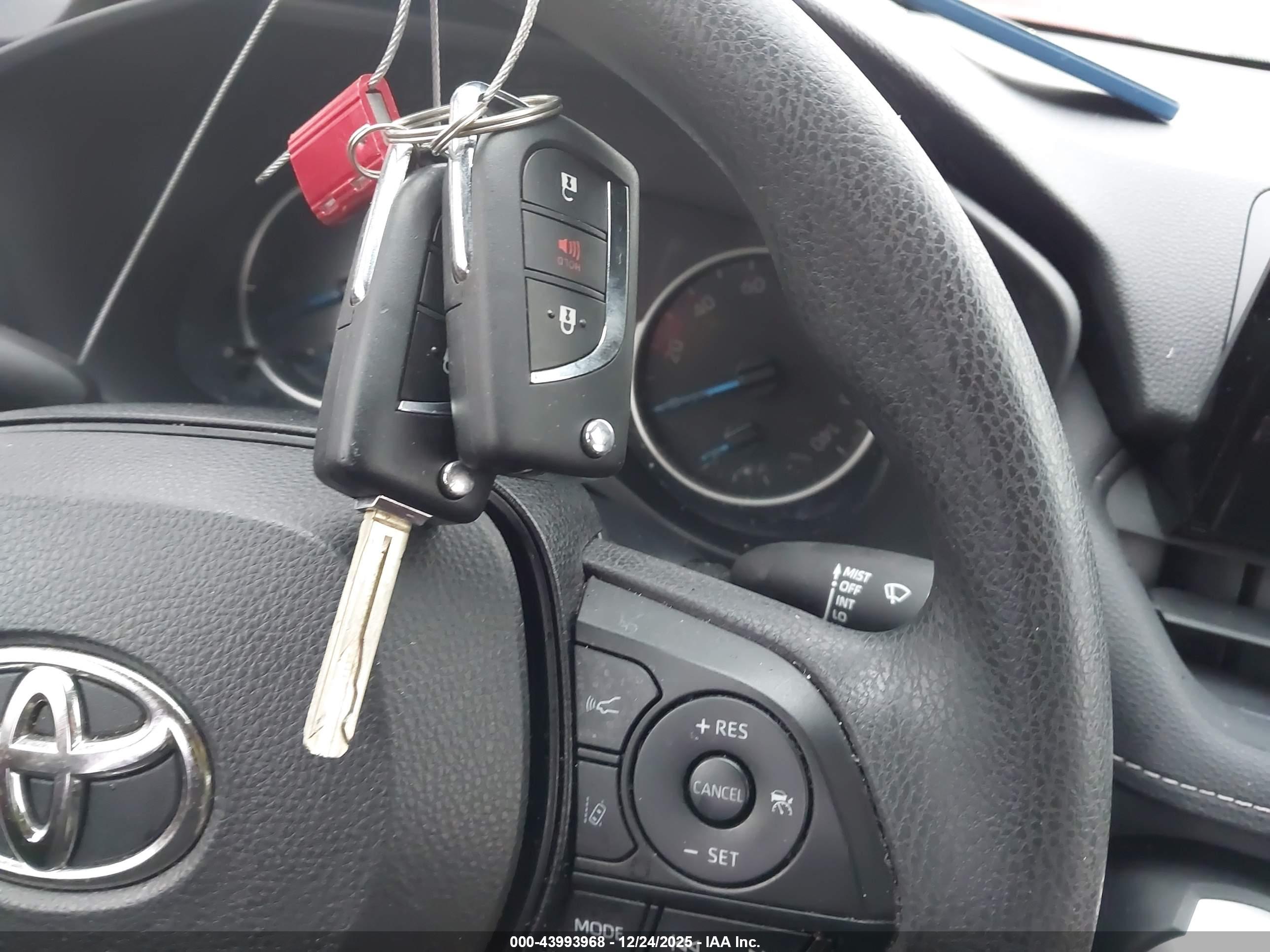 TOYOTA RAV4 image 11