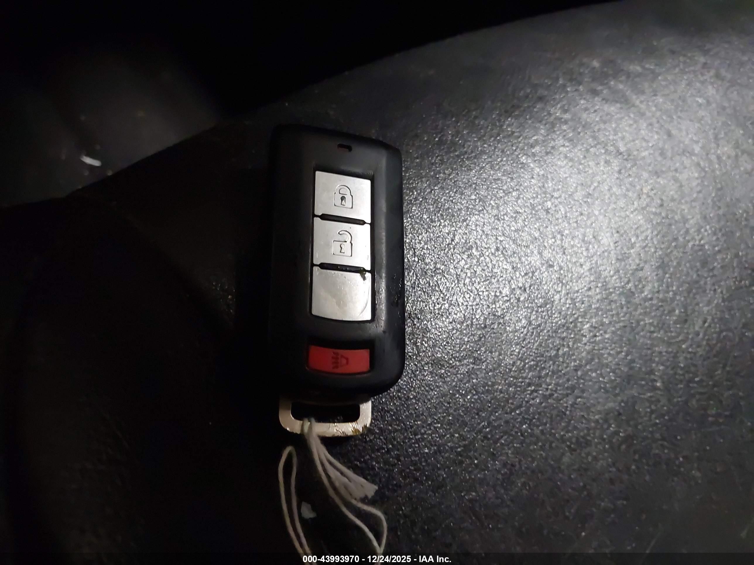 MITSUBISHI OUTLANDER image 11