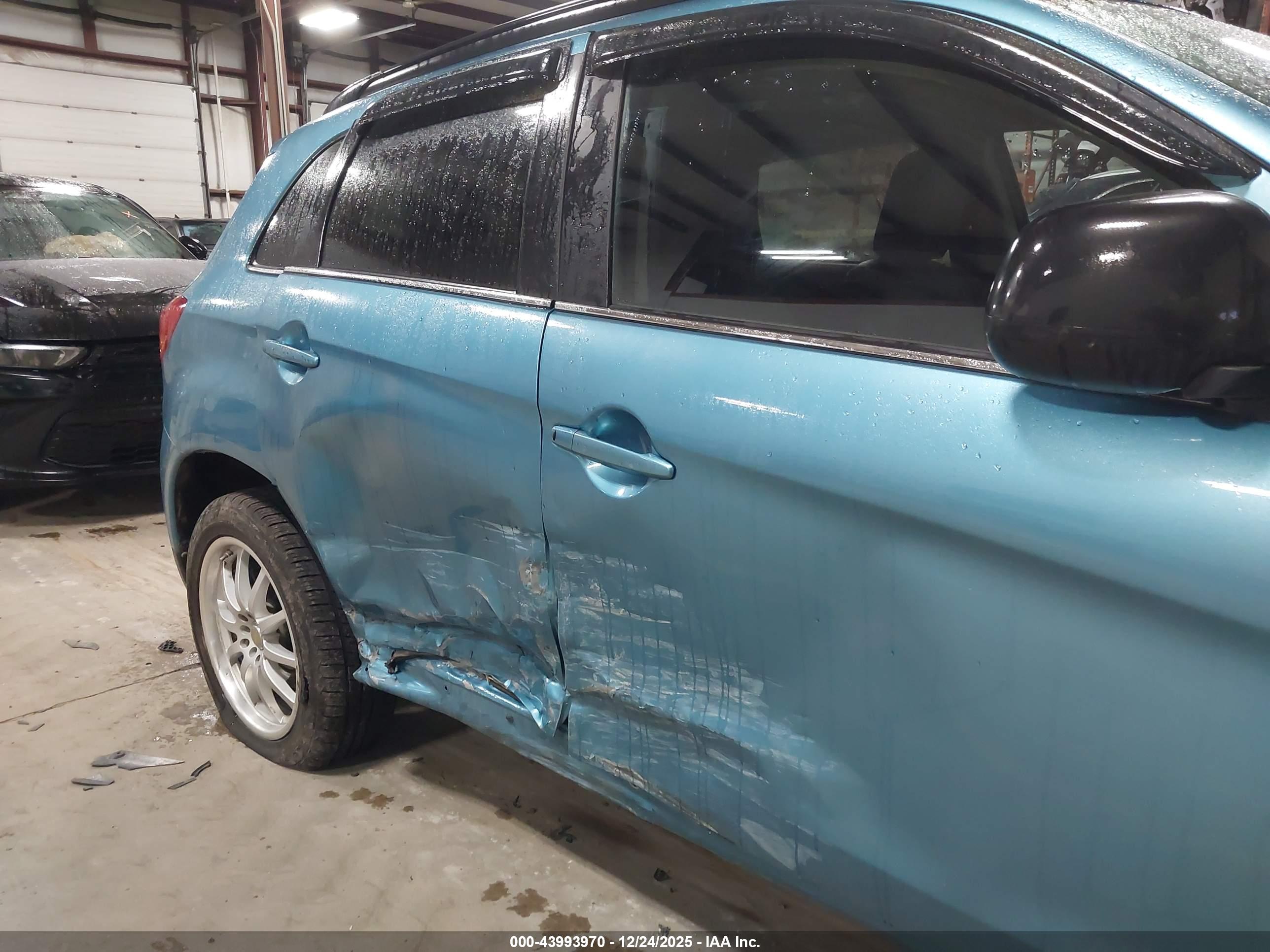MITSUBISHI OUTLANDER image 6