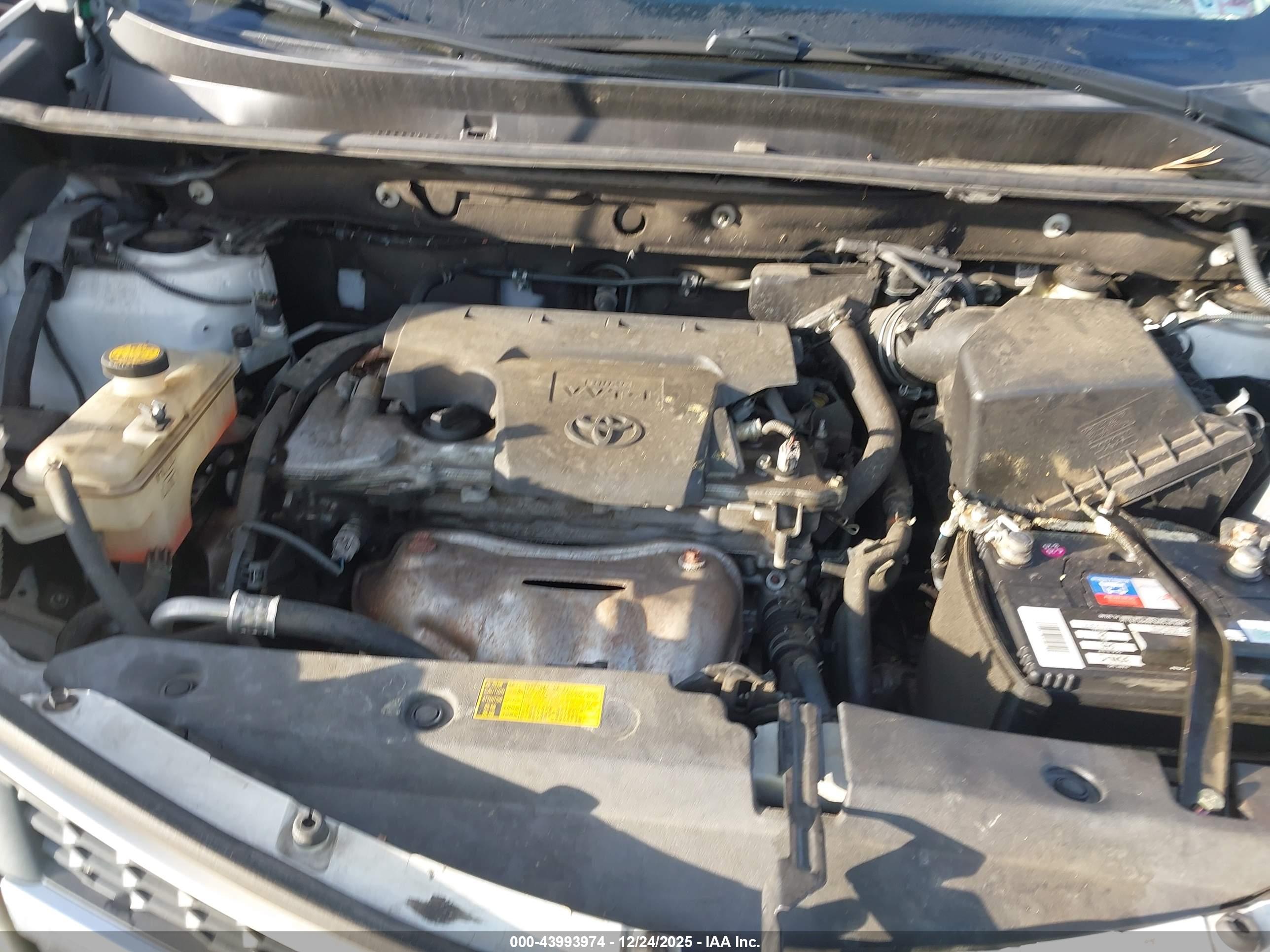 TOYOTA RAV4 image 10