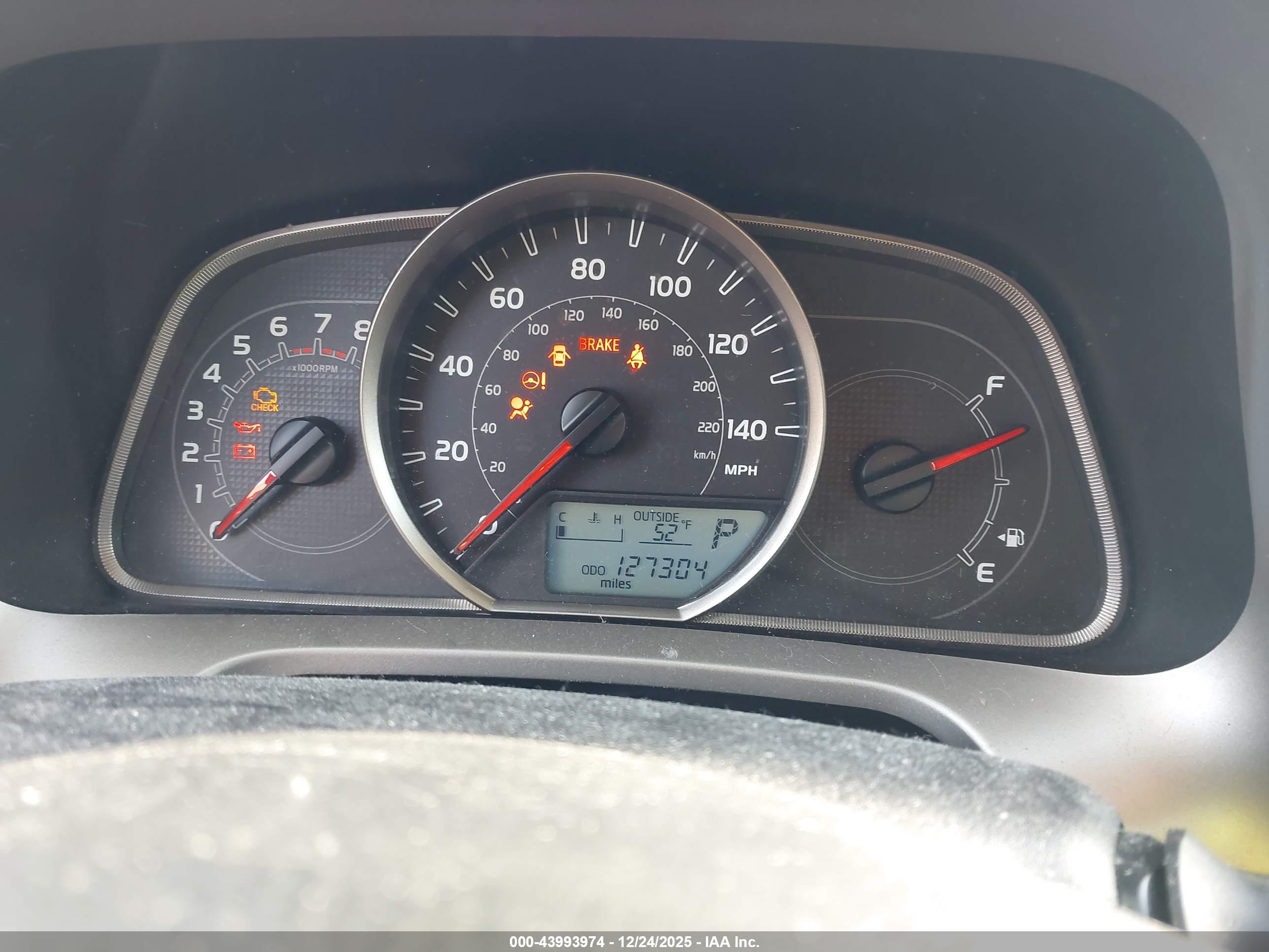 TOYOTA RAV4 image 7