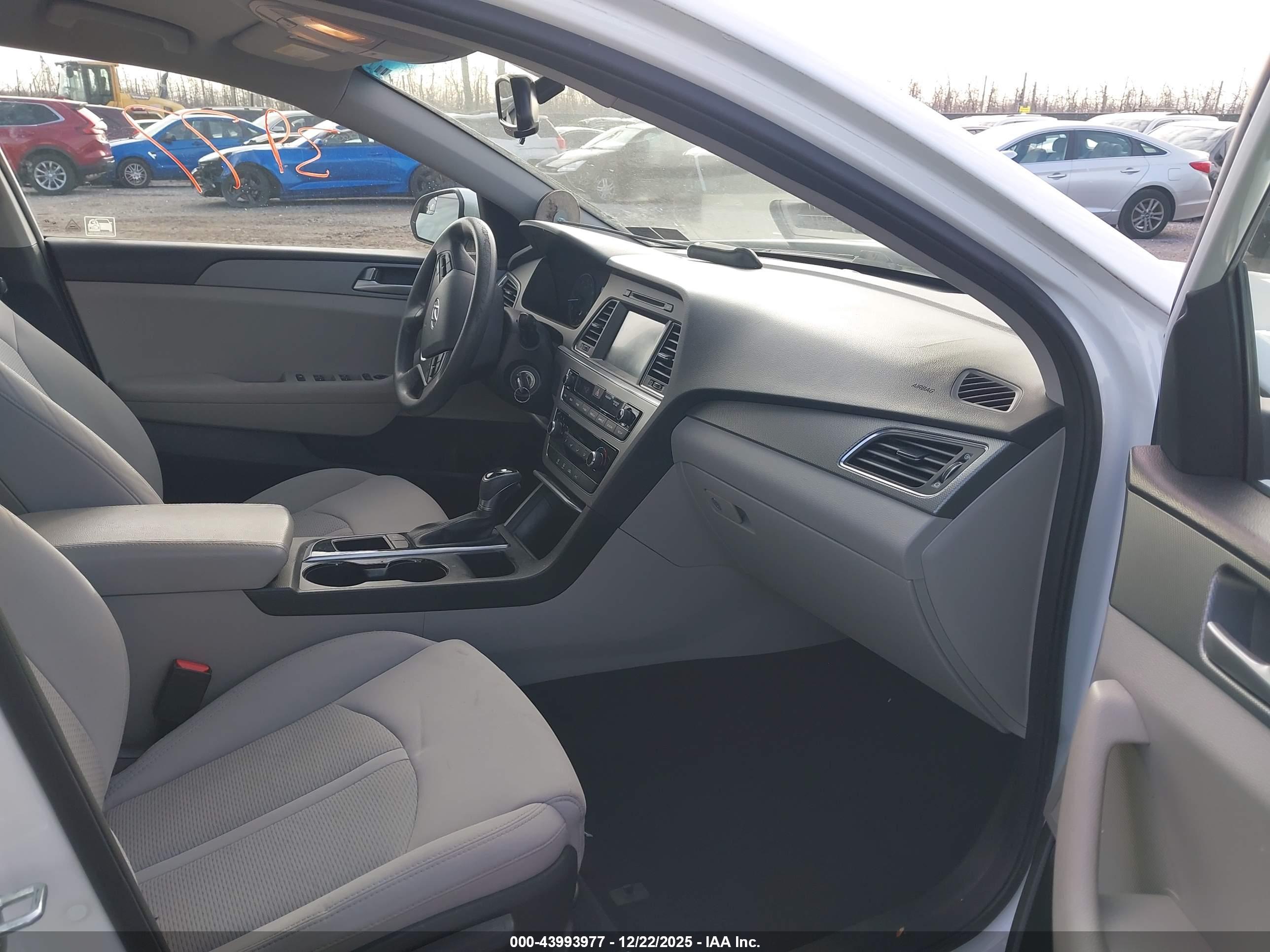 HYUNDAI SONATA image 5