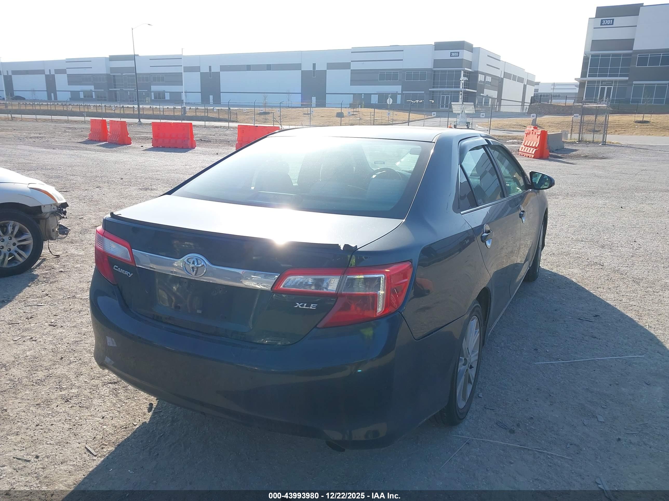 TOYOTA CAMRY image 4