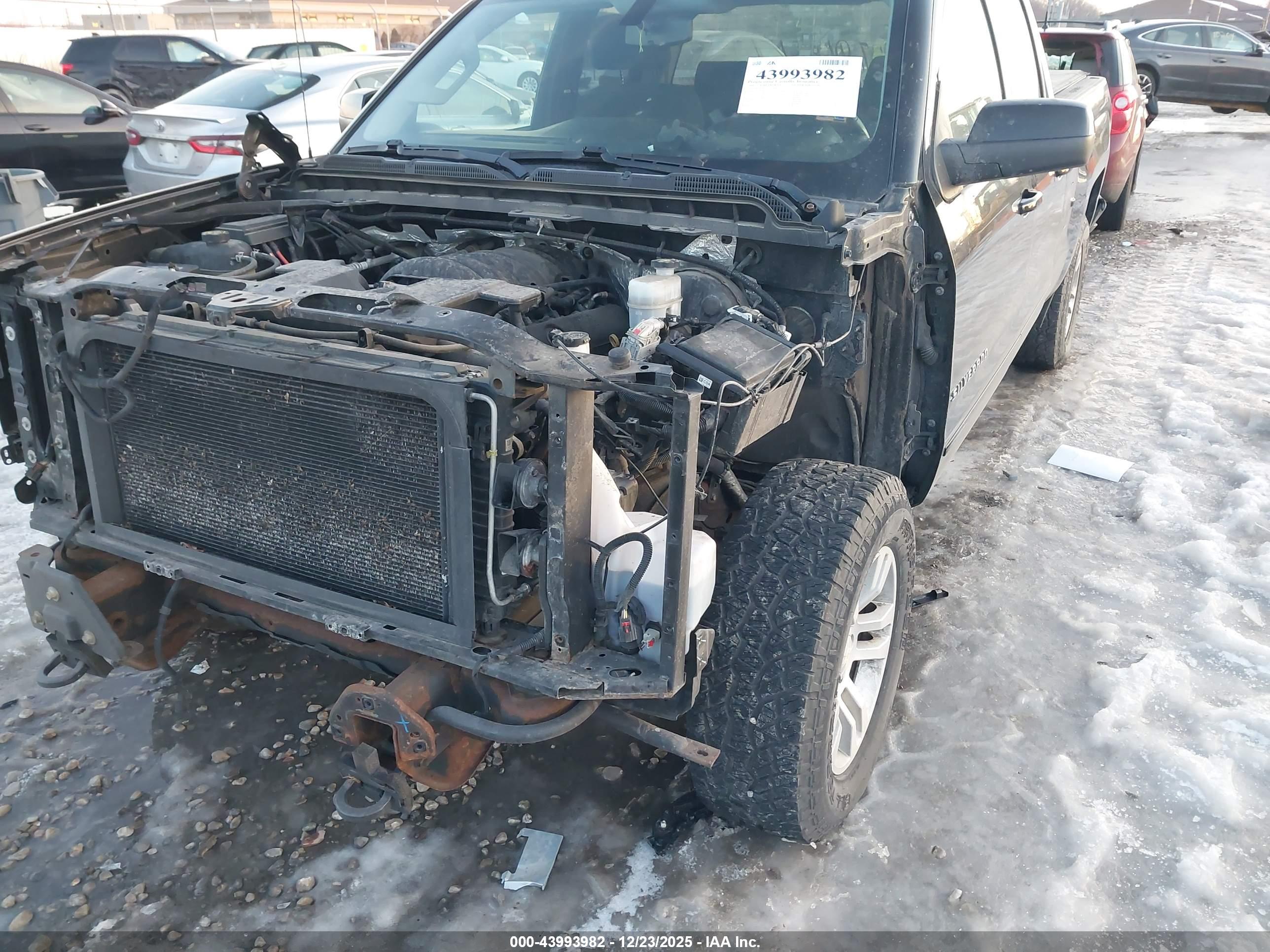 CHEVROLET SILVERADO image 6
