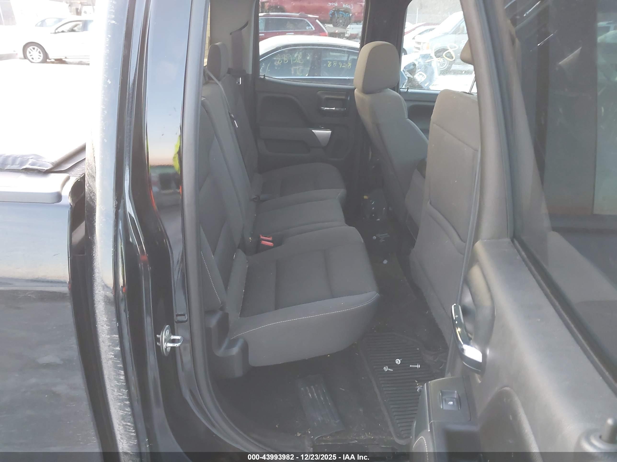 CHEVROLET SILVERADO image 8