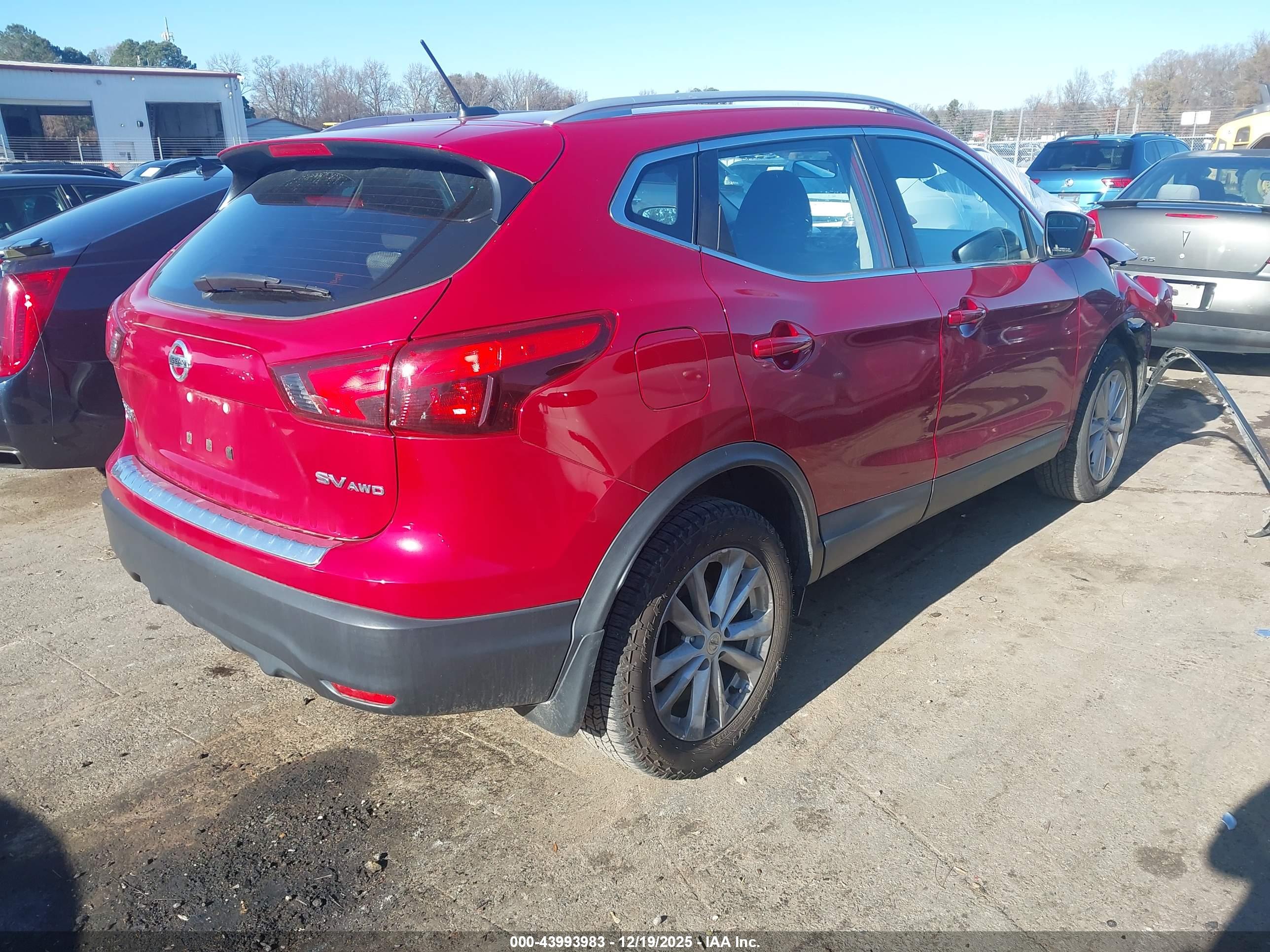 NISSAN ROGUE image 4