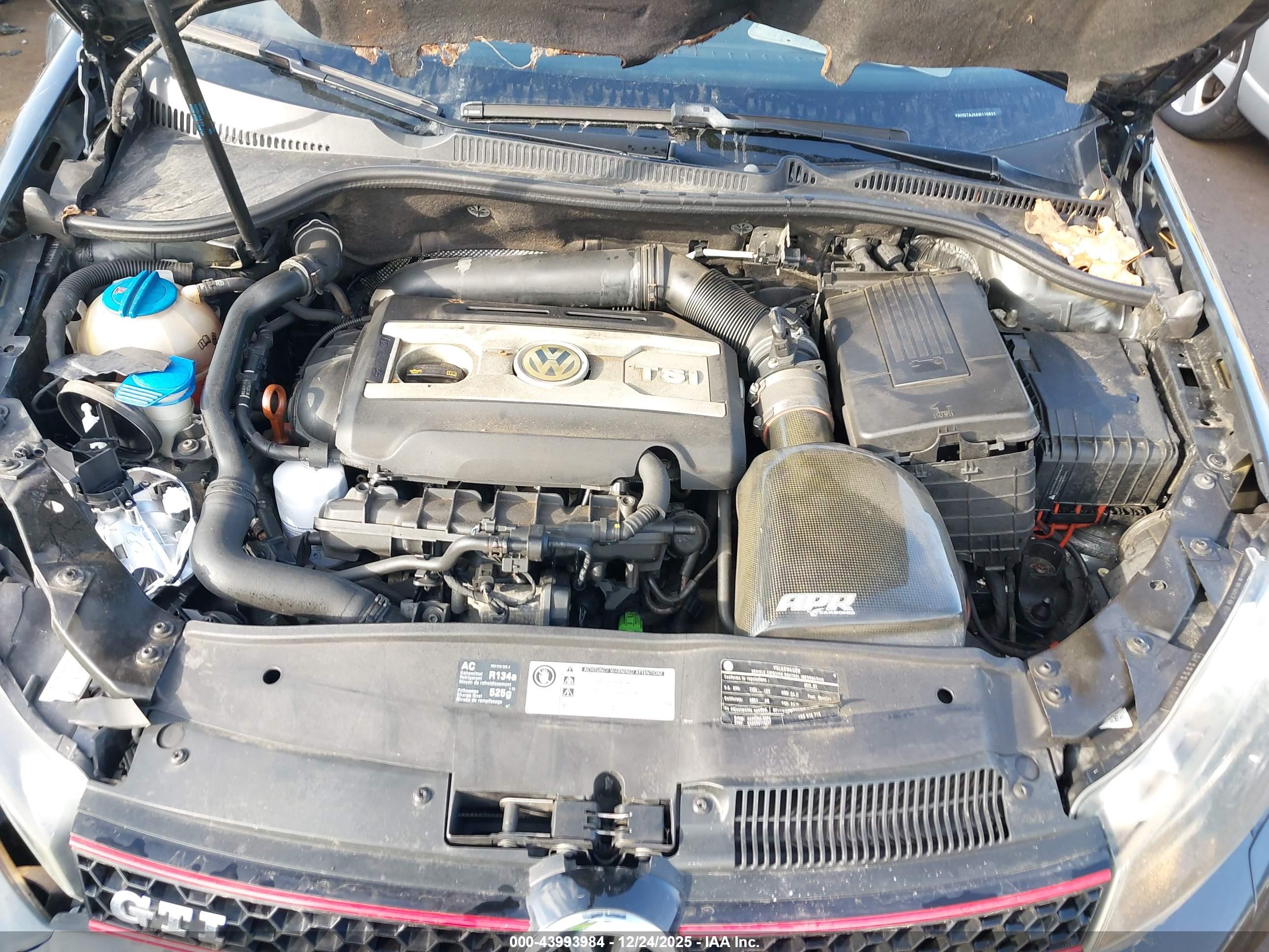 VOLKSWAGEN GTI image 10
