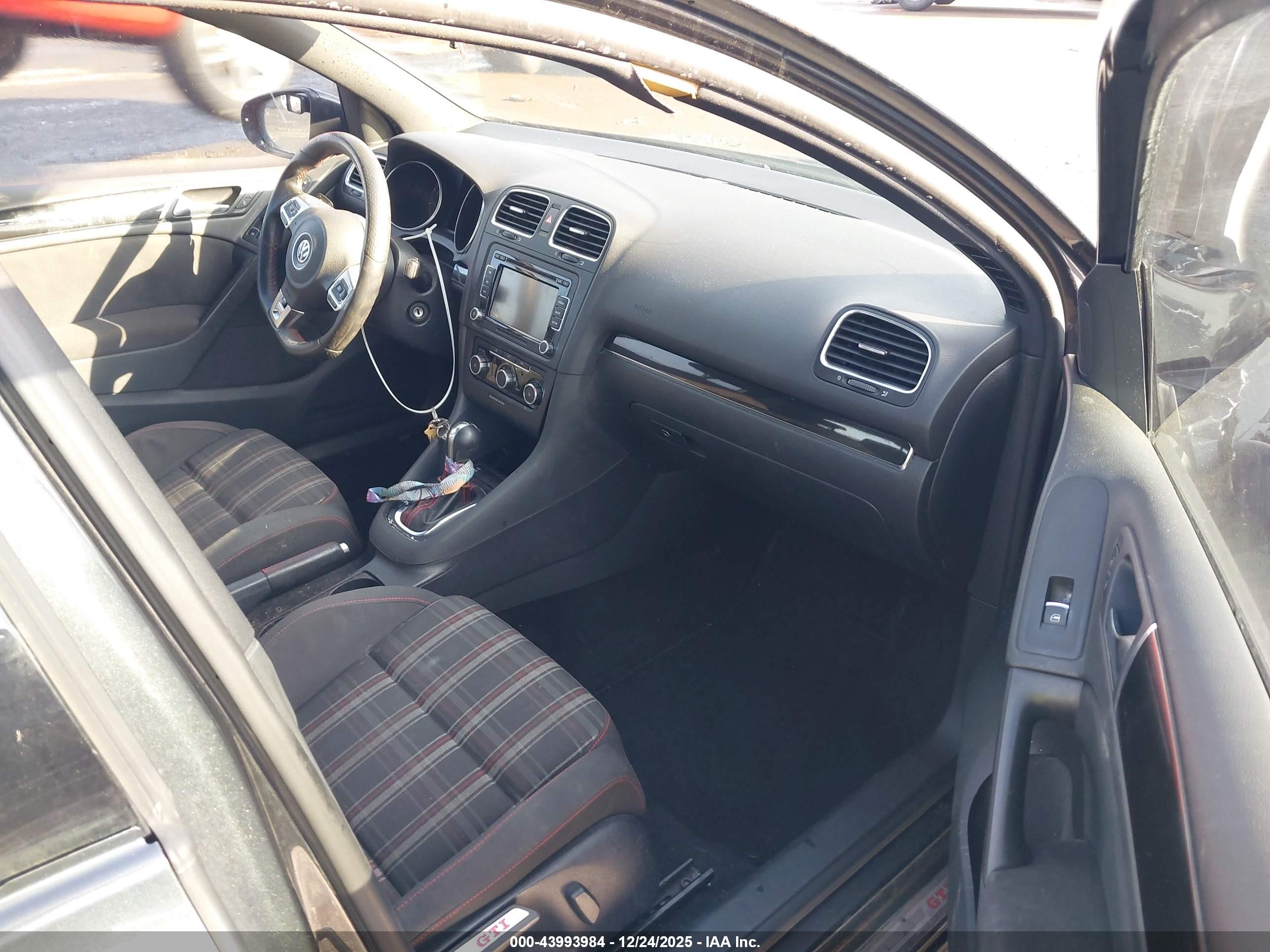 VOLKSWAGEN GTI image 5