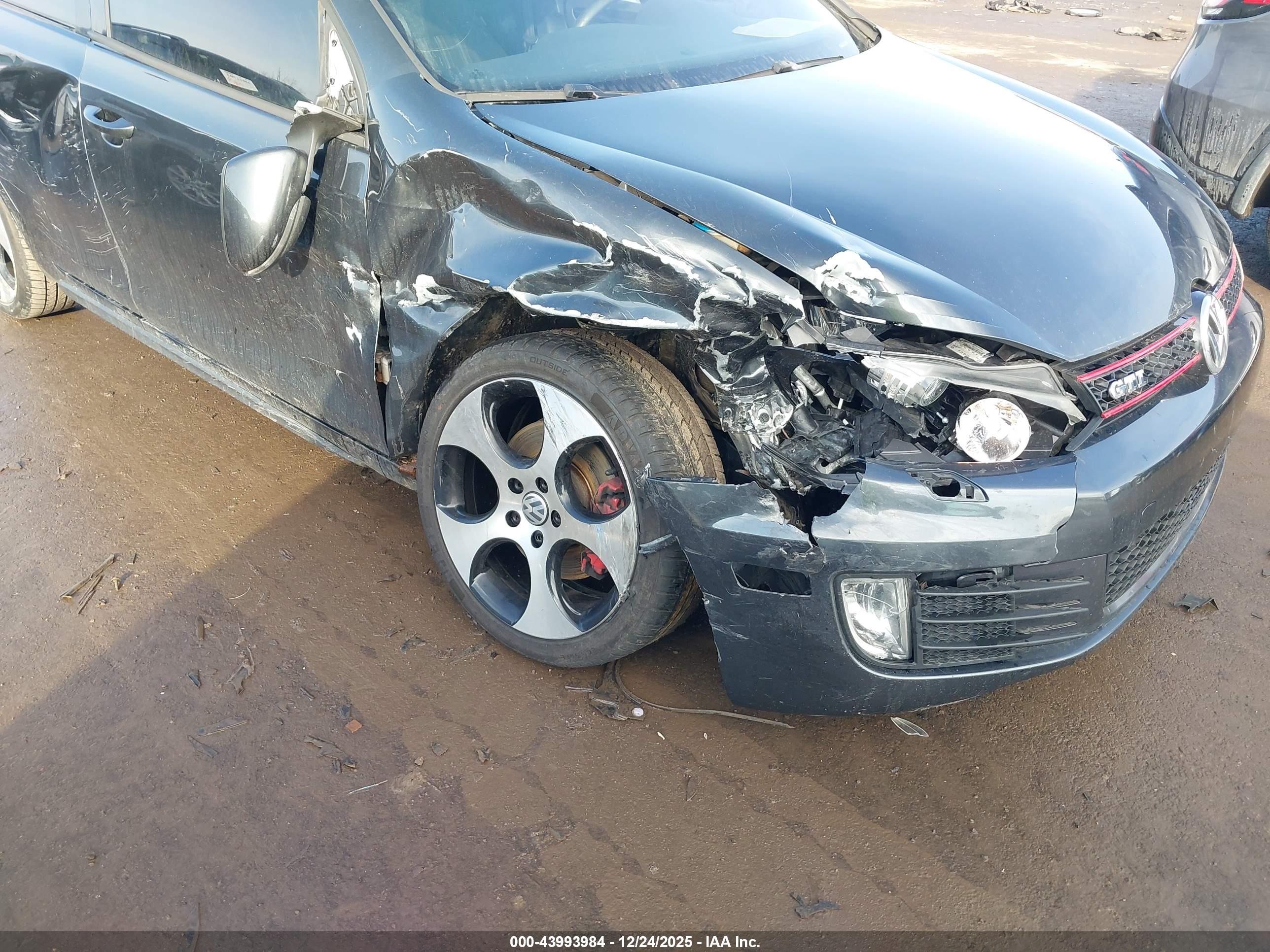 VOLKSWAGEN GTI image 6