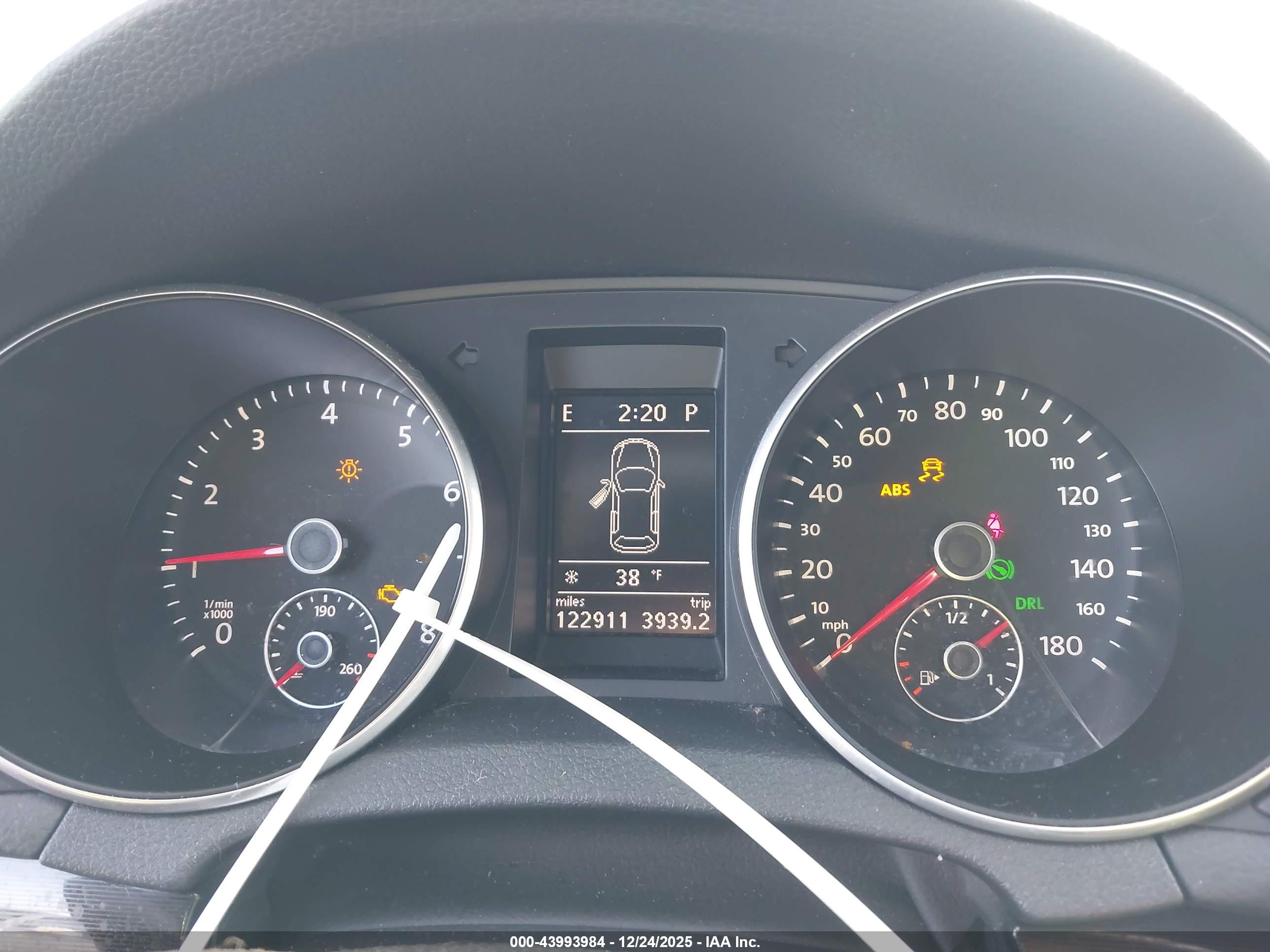 VOLKSWAGEN GTI image 7