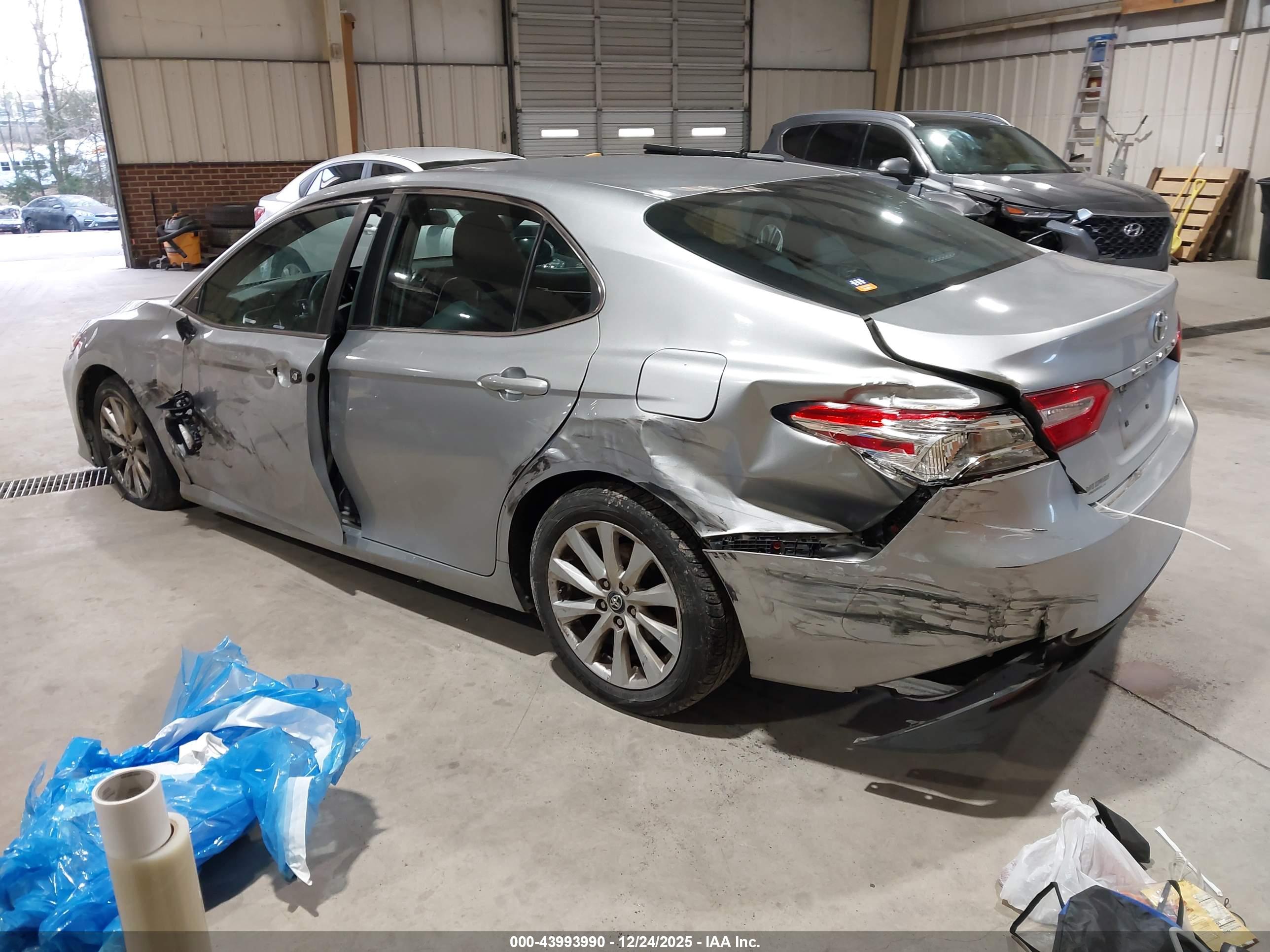 TOYOTA CAMRY image 3
