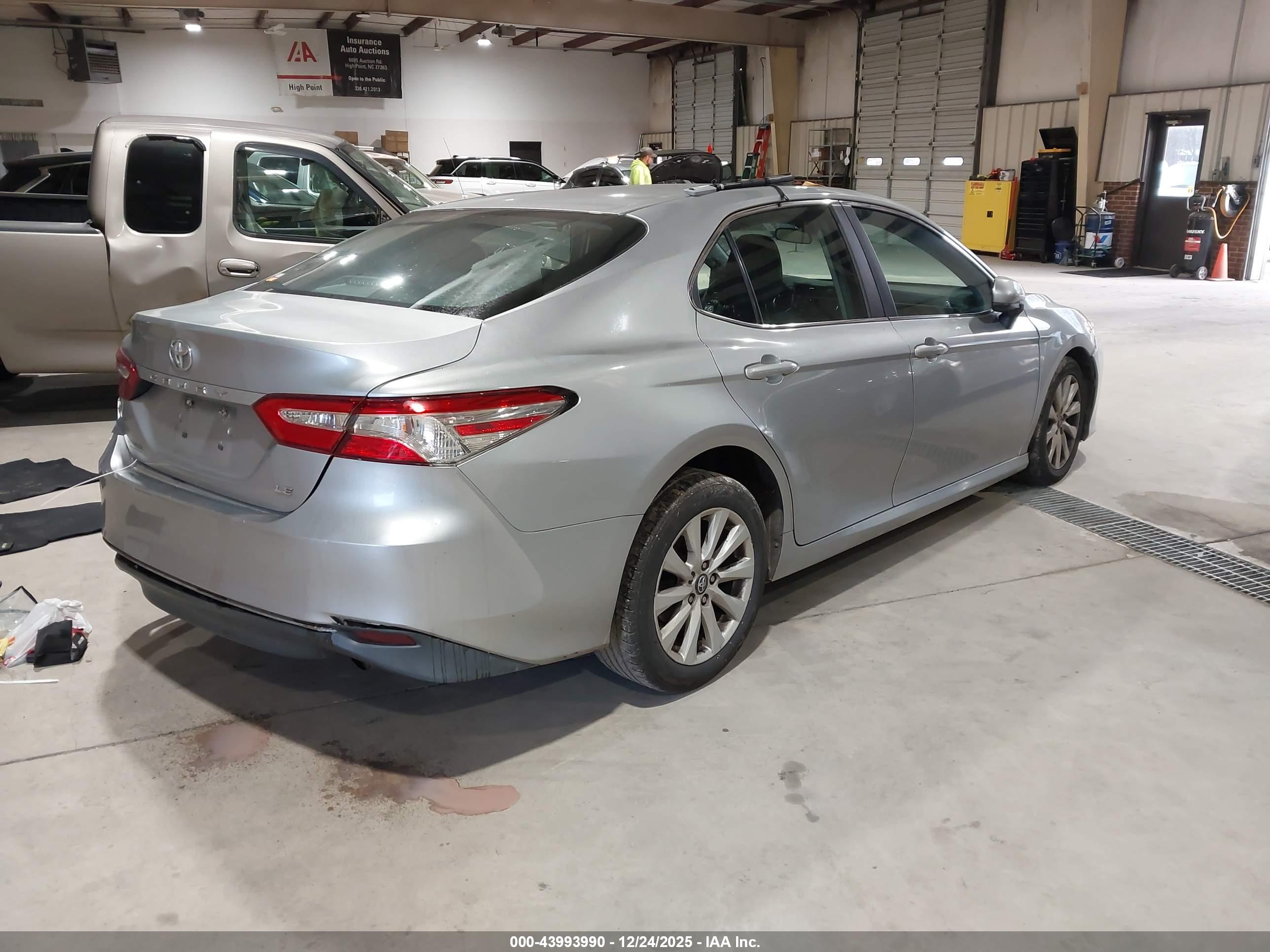 TOYOTA CAMRY image 4
