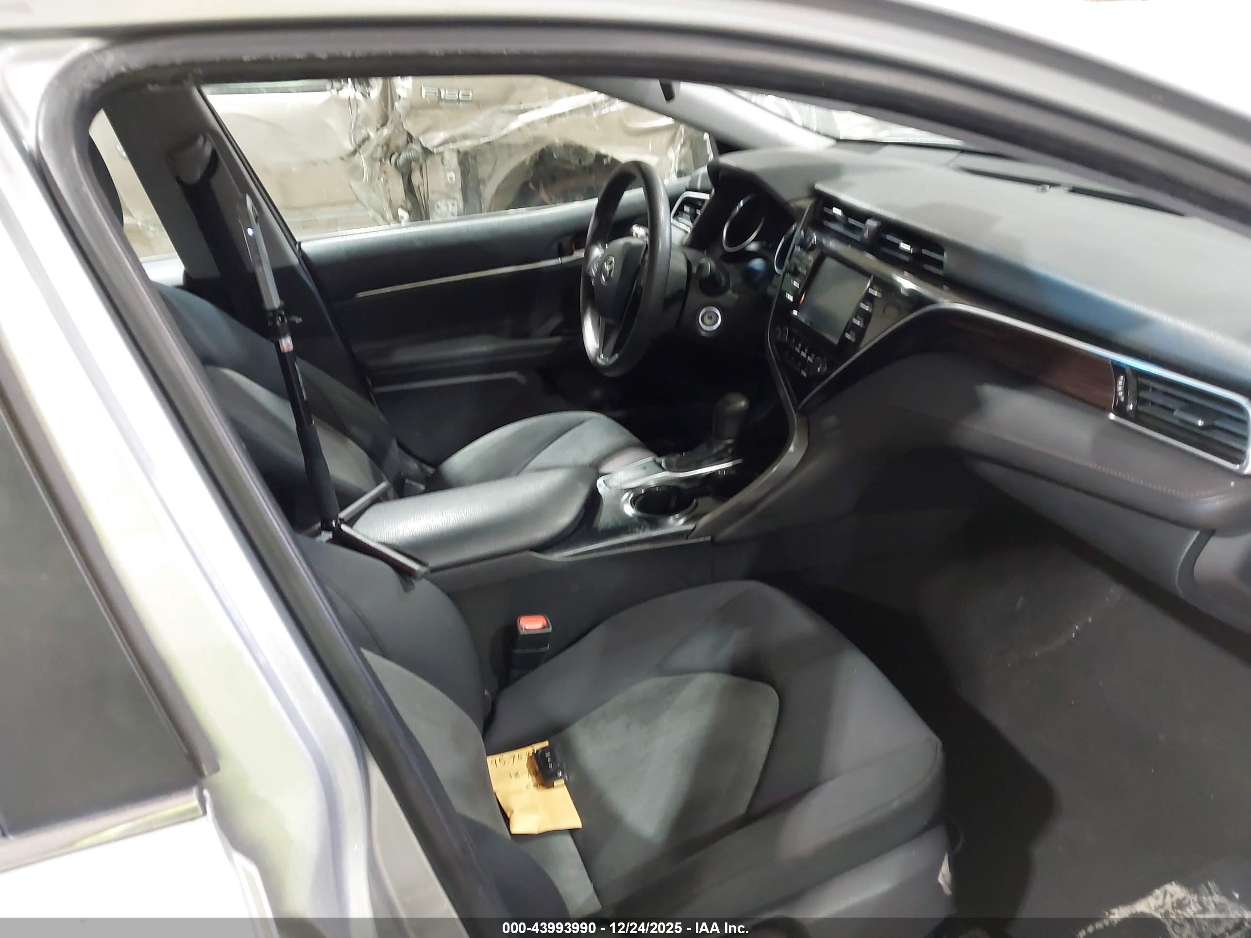 TOYOTA CAMRY image 5