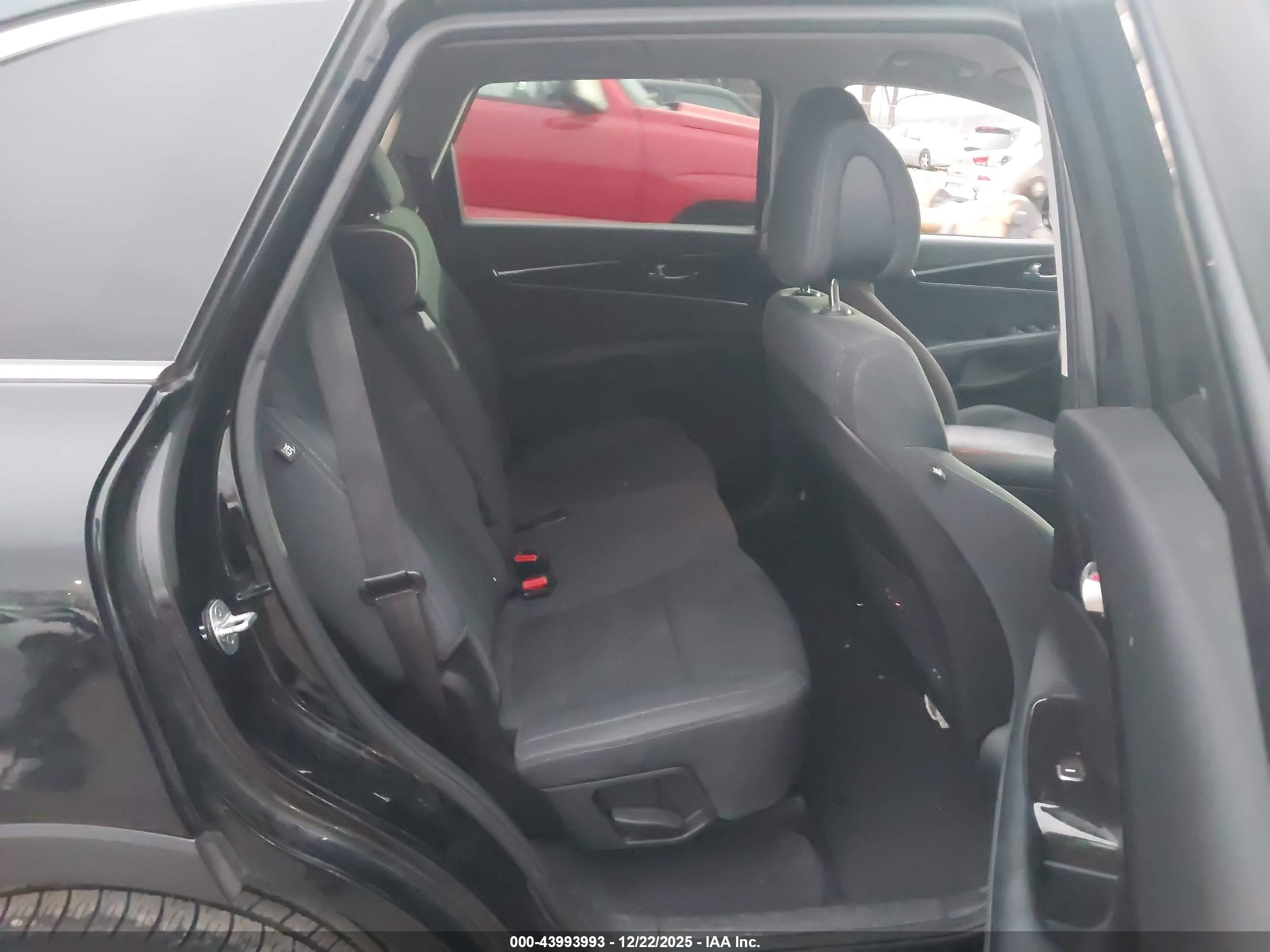 KIA SORENTO image 8