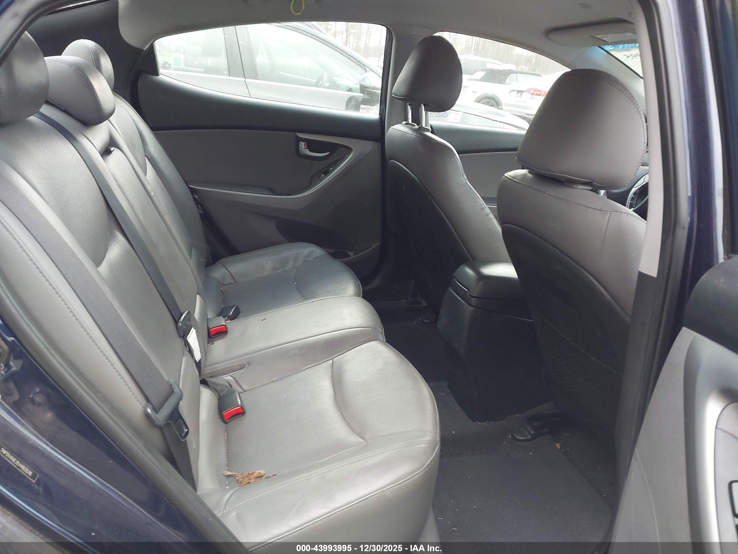 HYUNDAI ELANTRA image 8