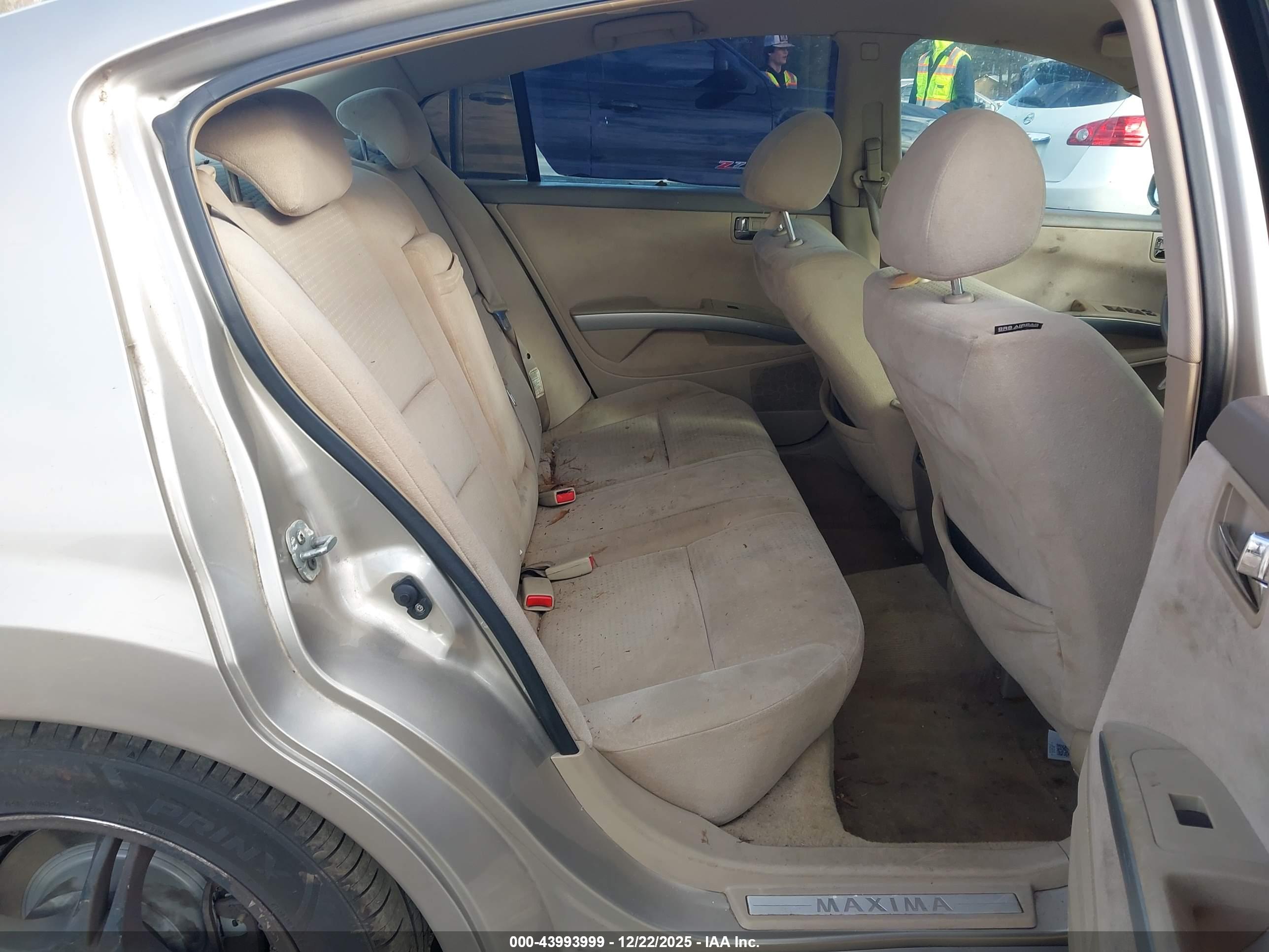 NISSAN MAXIMA image 8