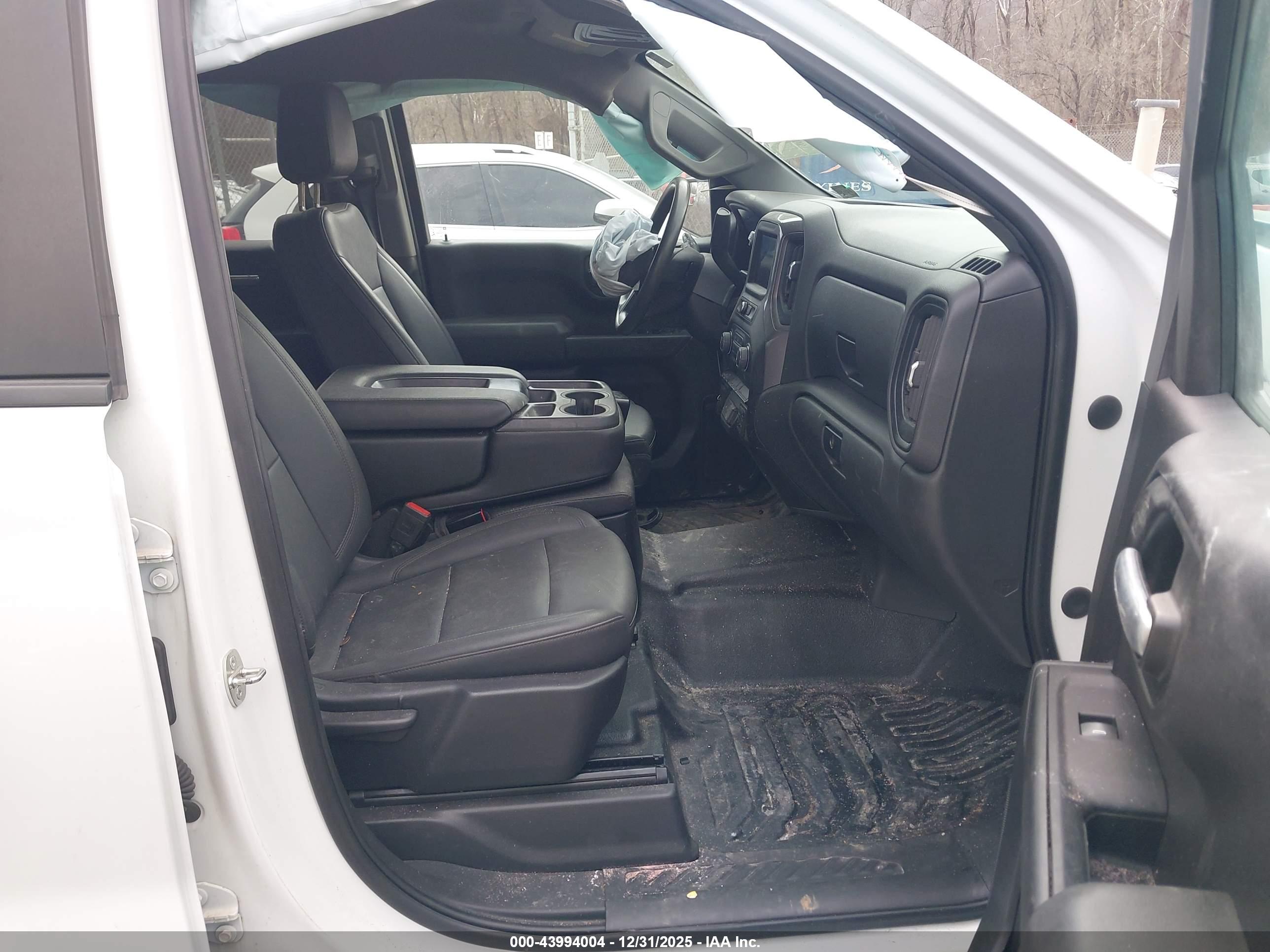 CHEVROLET SILVERADO image 5