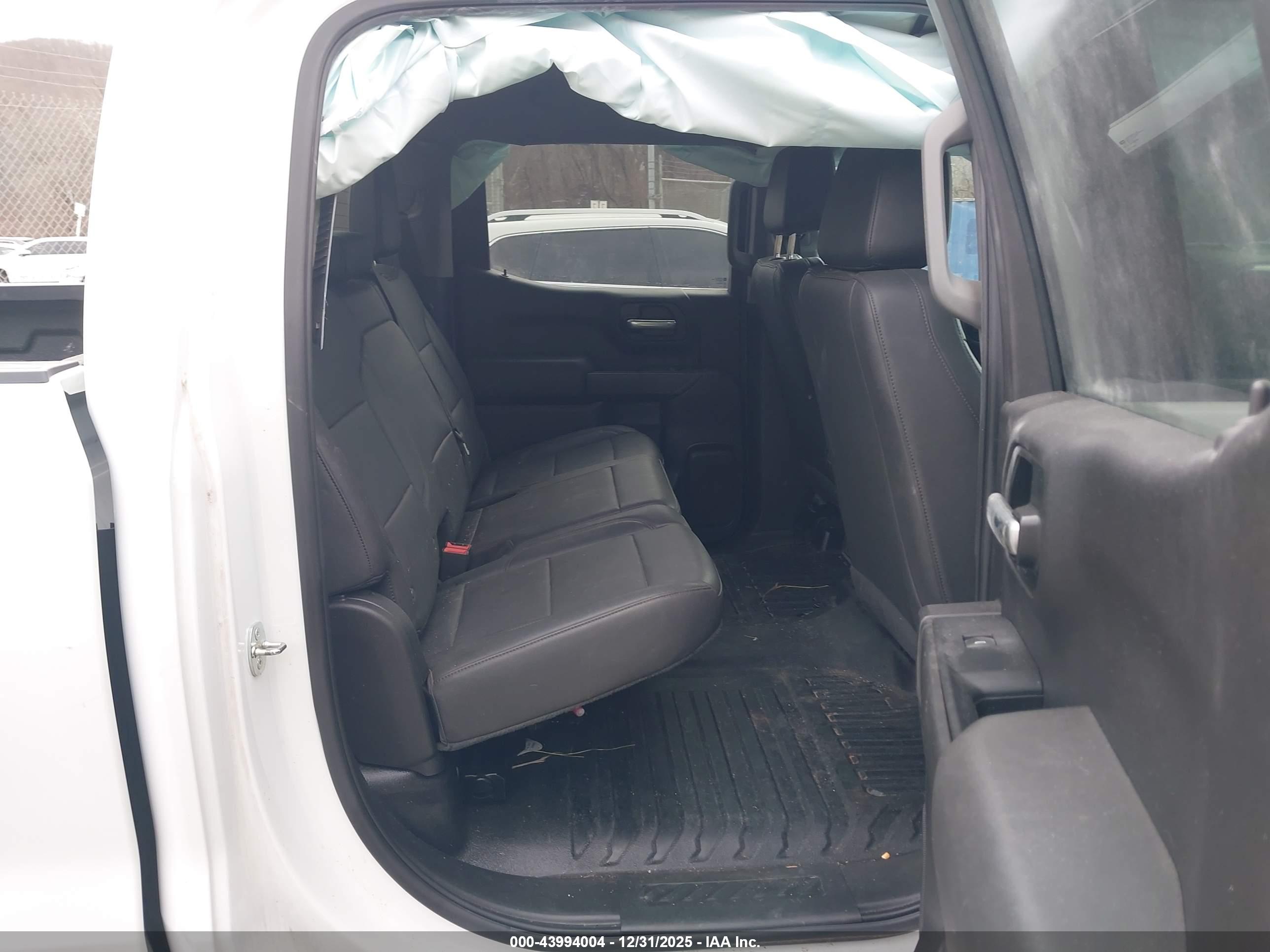 CHEVROLET SILVERADO image 8