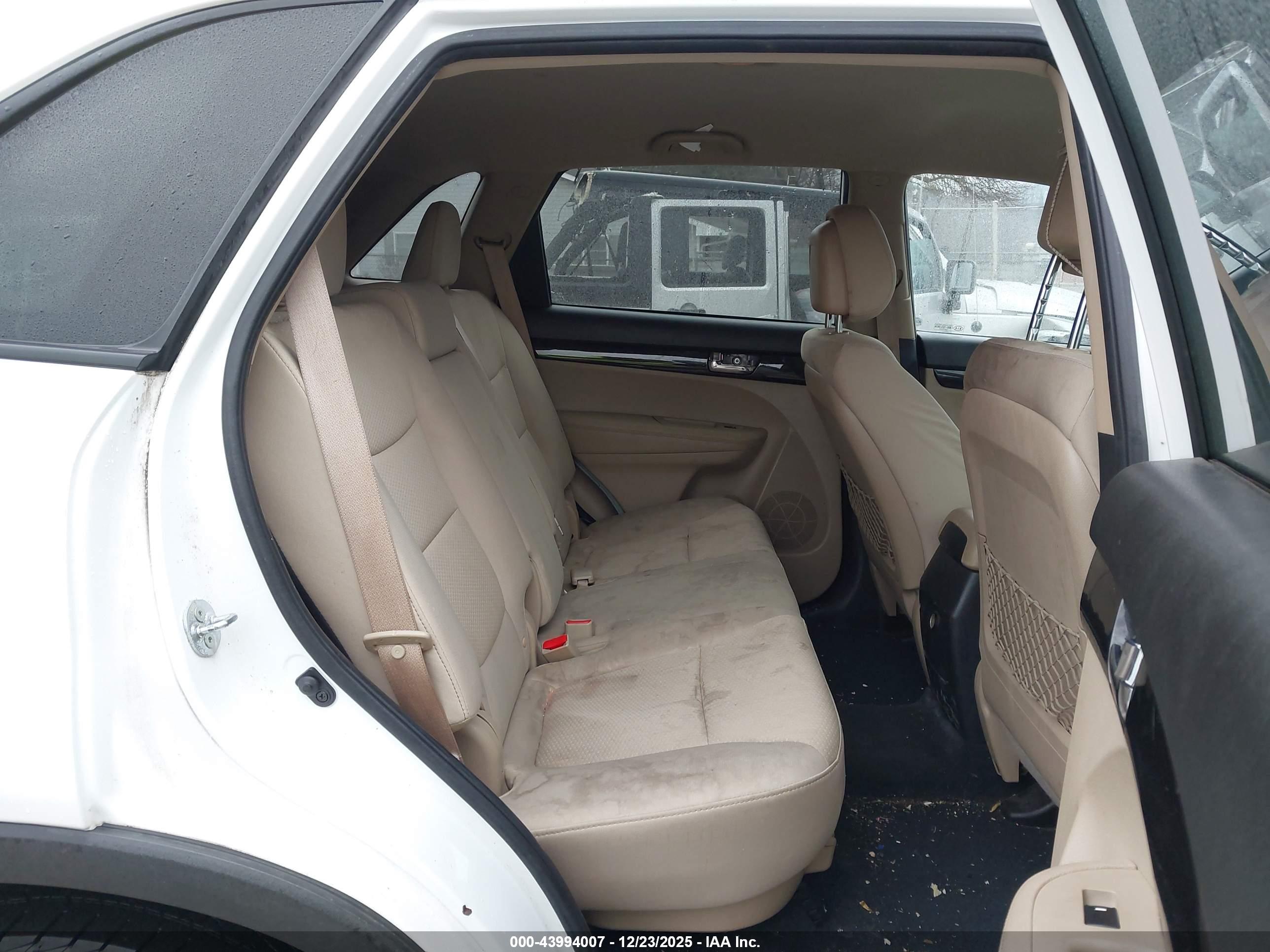 KIA SORENTO image 8