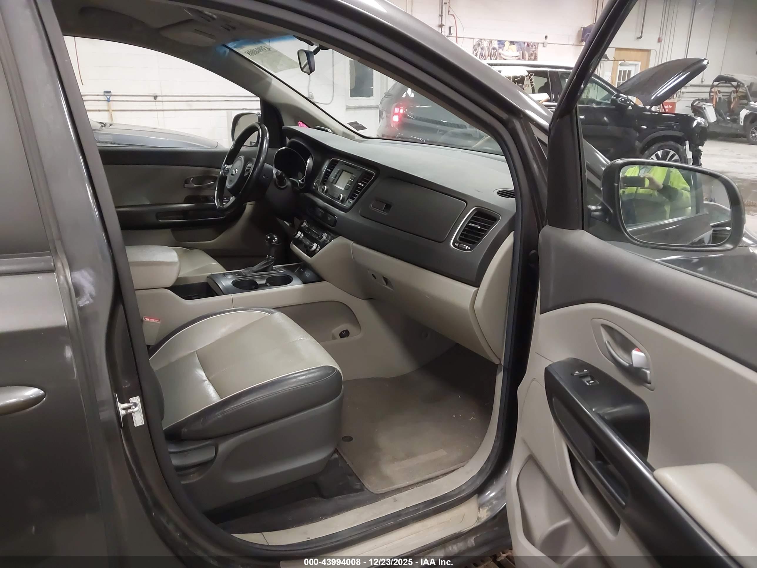 KIA SEDONA image 5