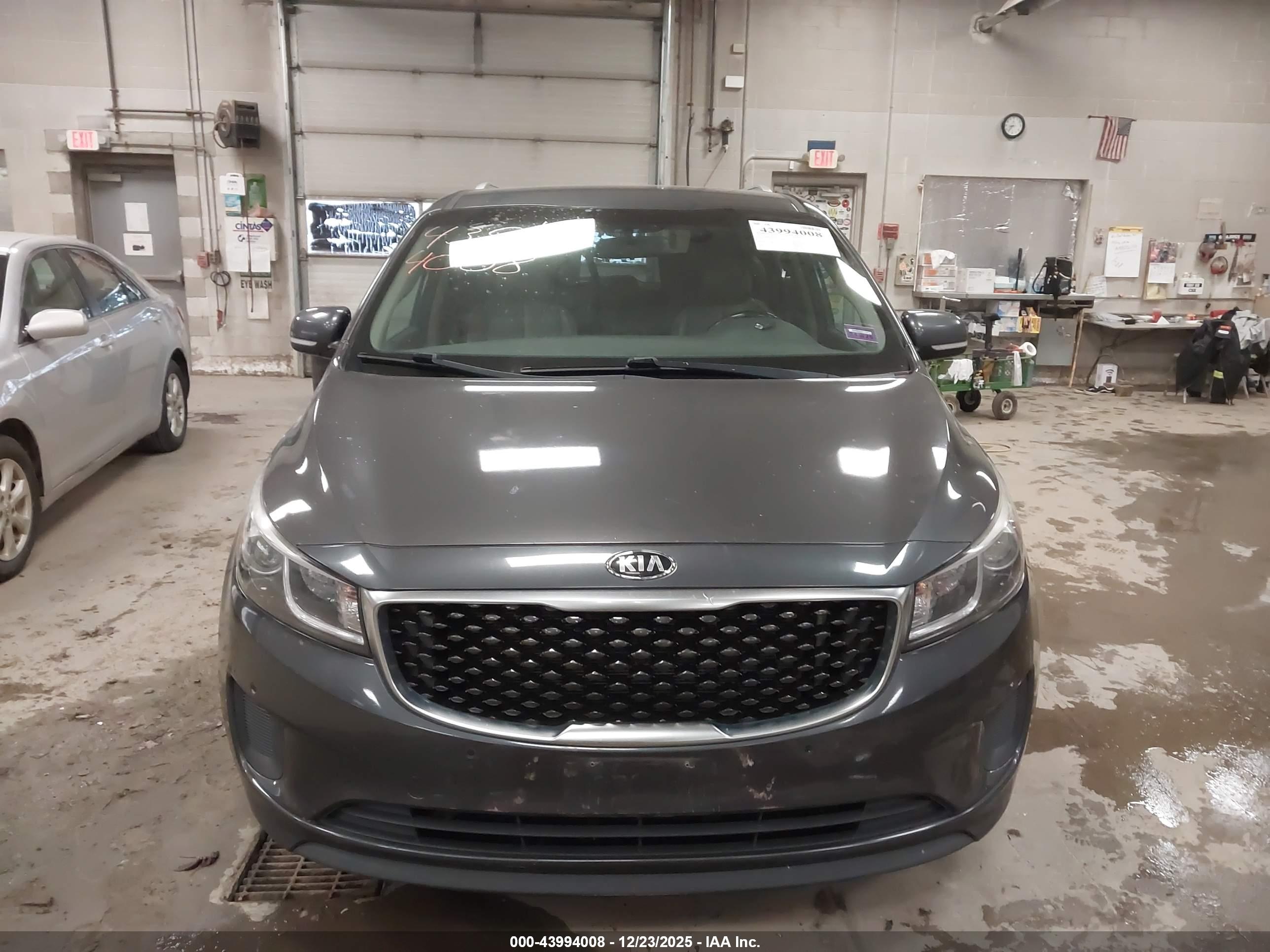 KIA SEDONA image 6