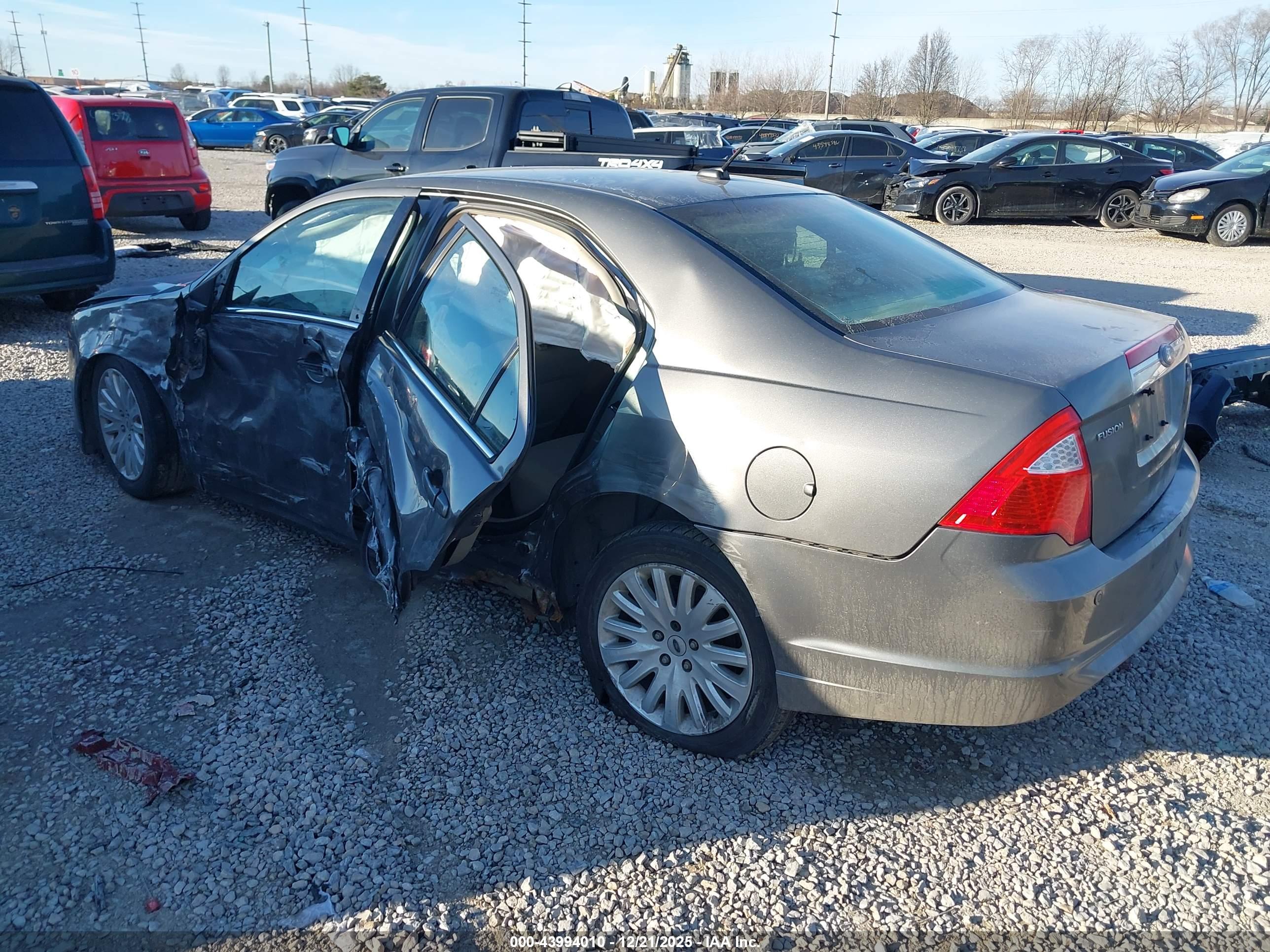 FORD FUSION image 3