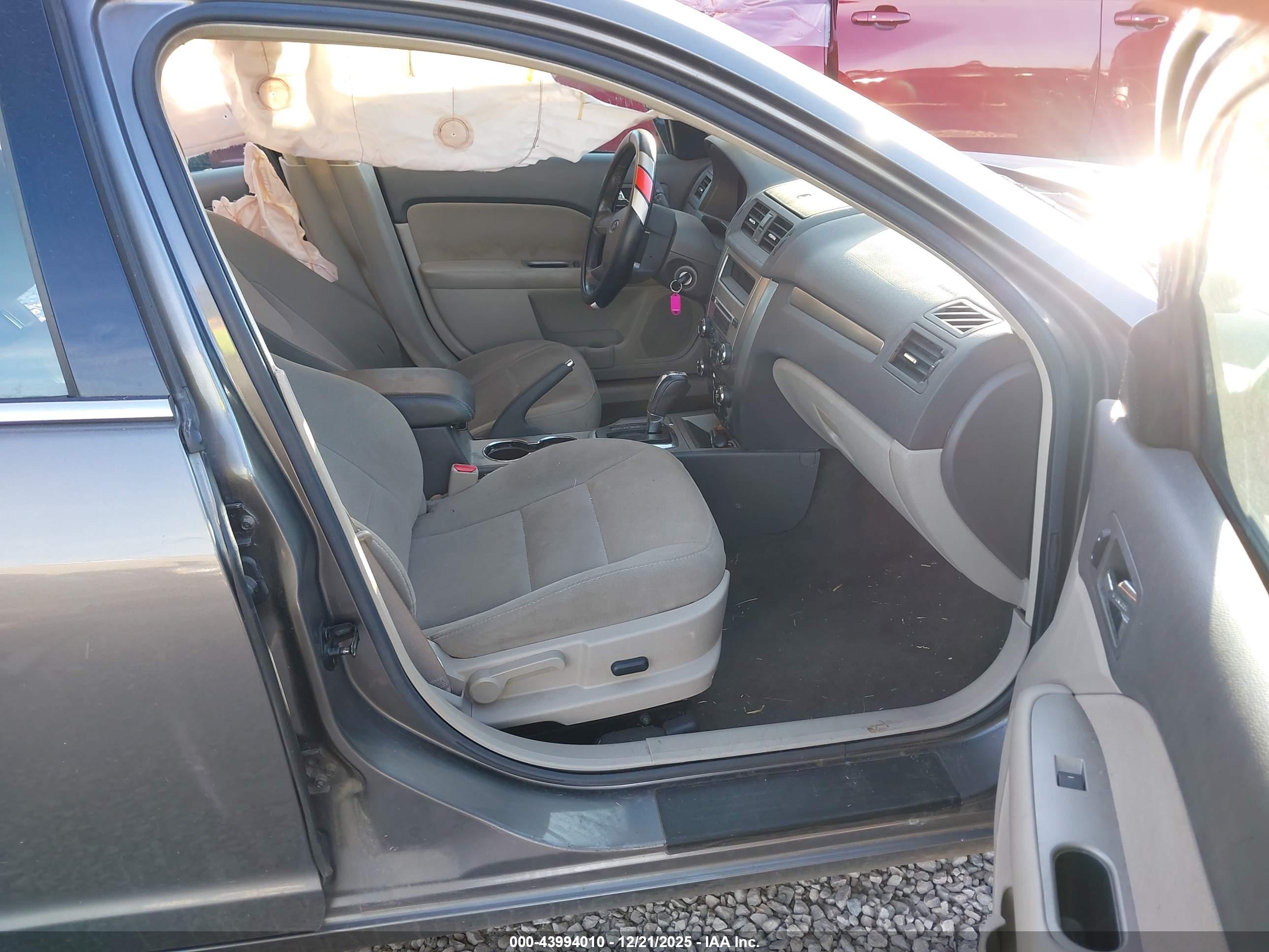 FORD FUSION image 5