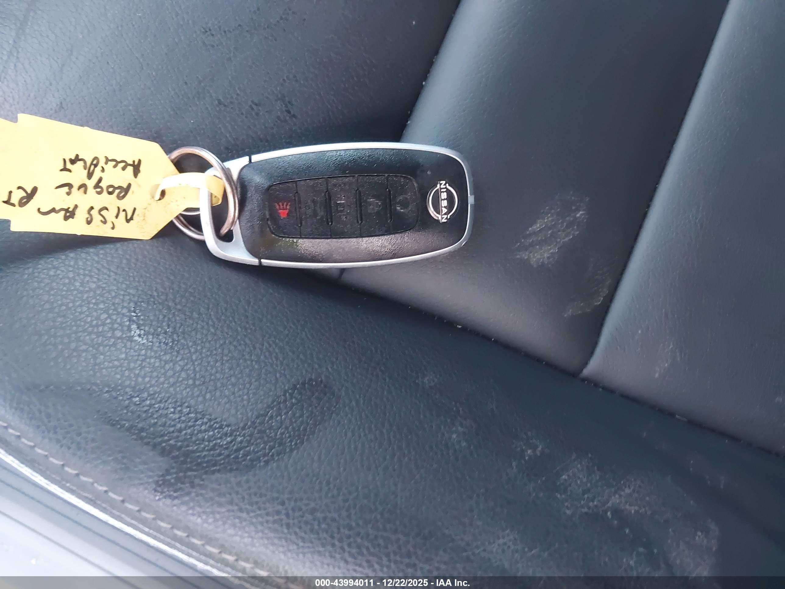 NISSAN ROGUE image 11
