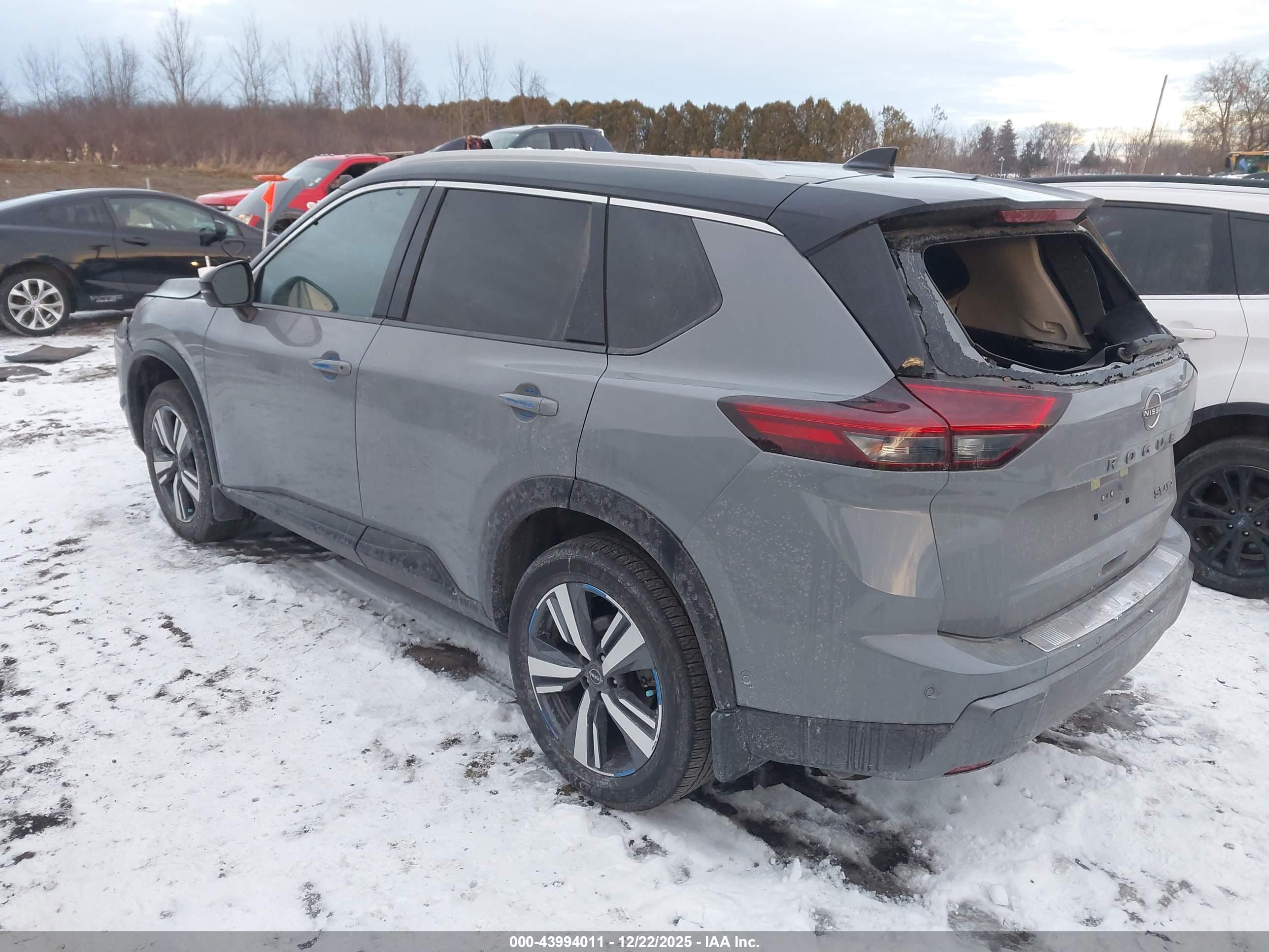 NISSAN ROGUE image 3