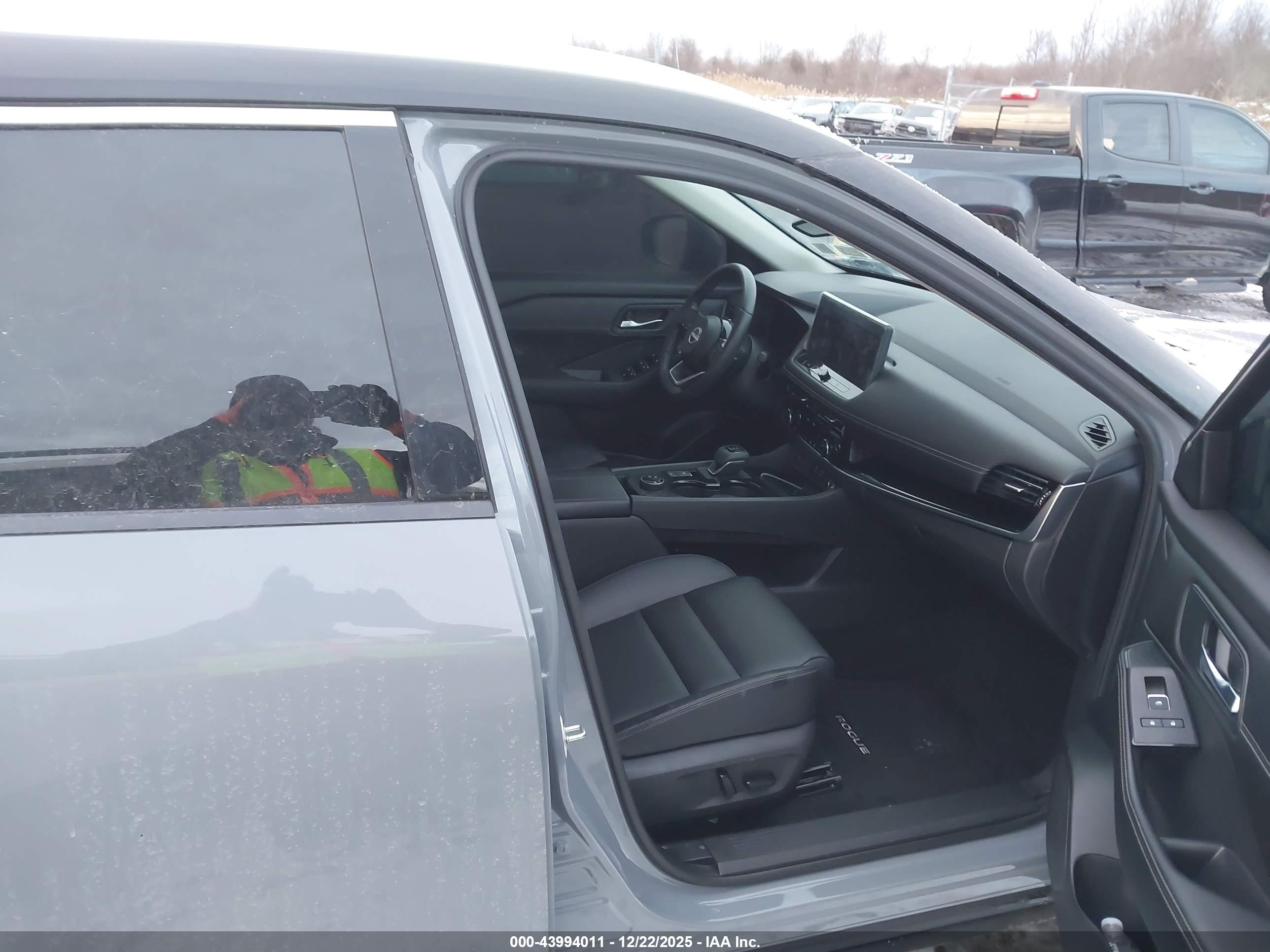 NISSAN ROGUE image 5