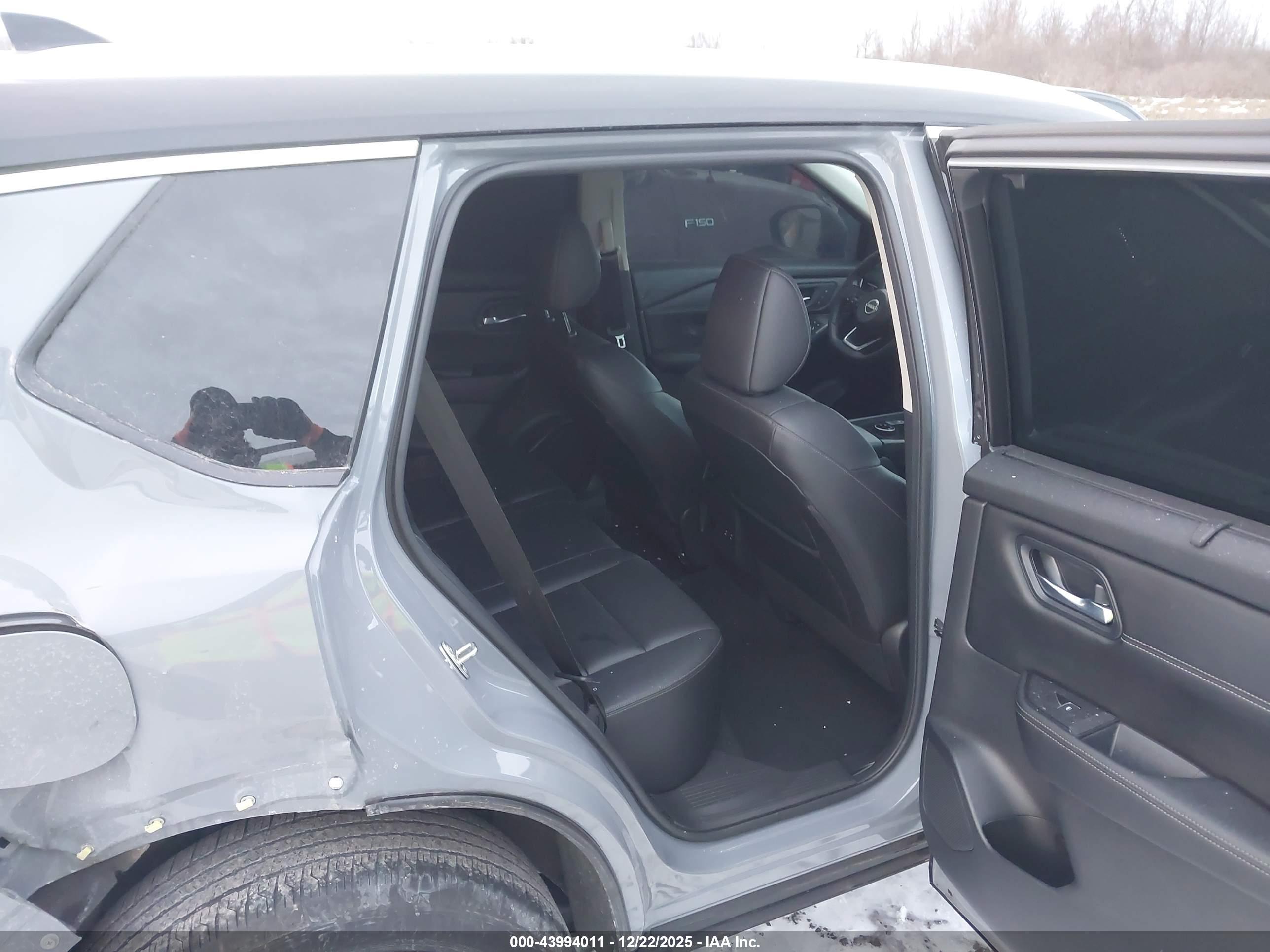 NISSAN ROGUE image 8