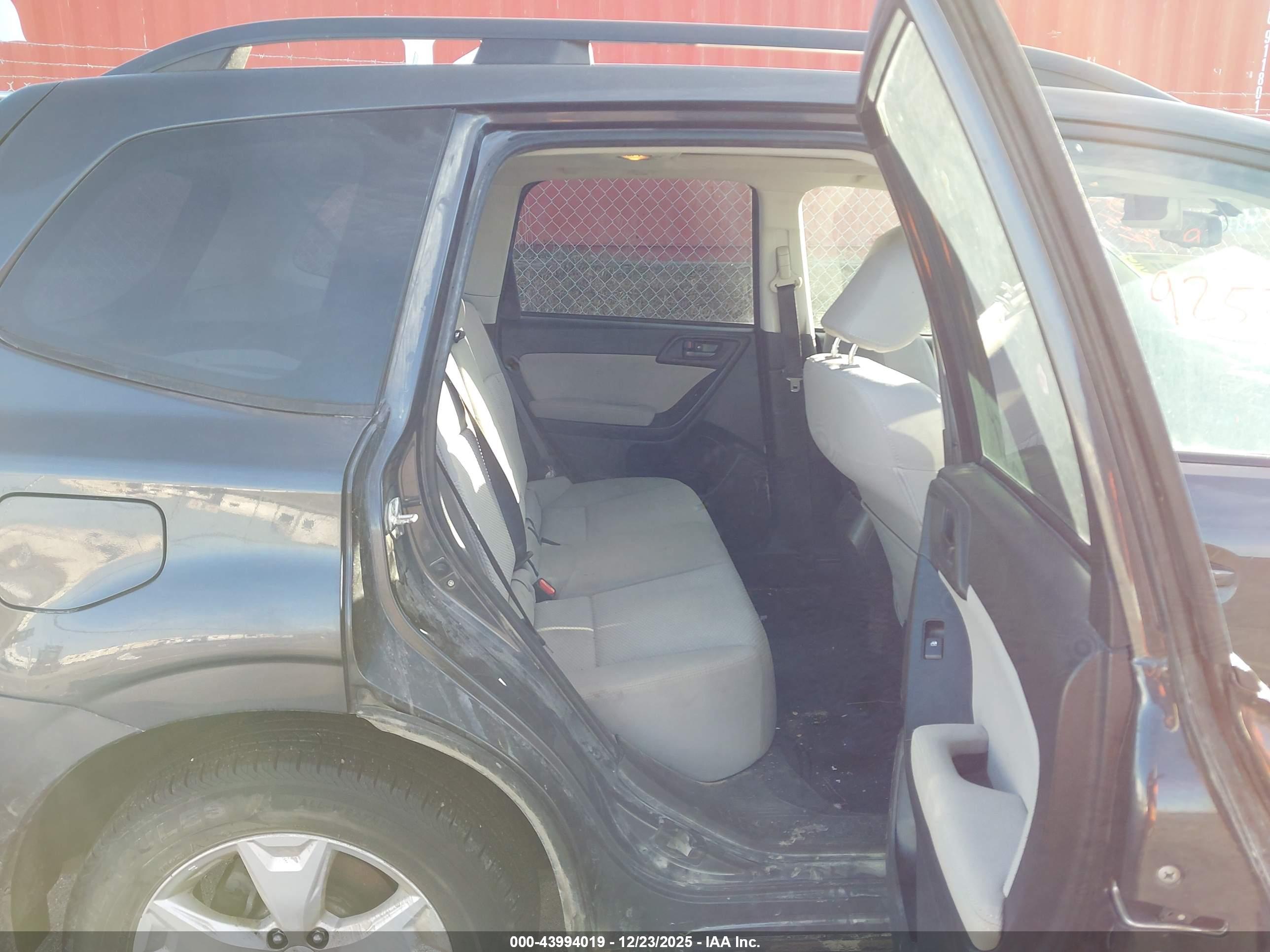 SUBARU FORESTER image 8