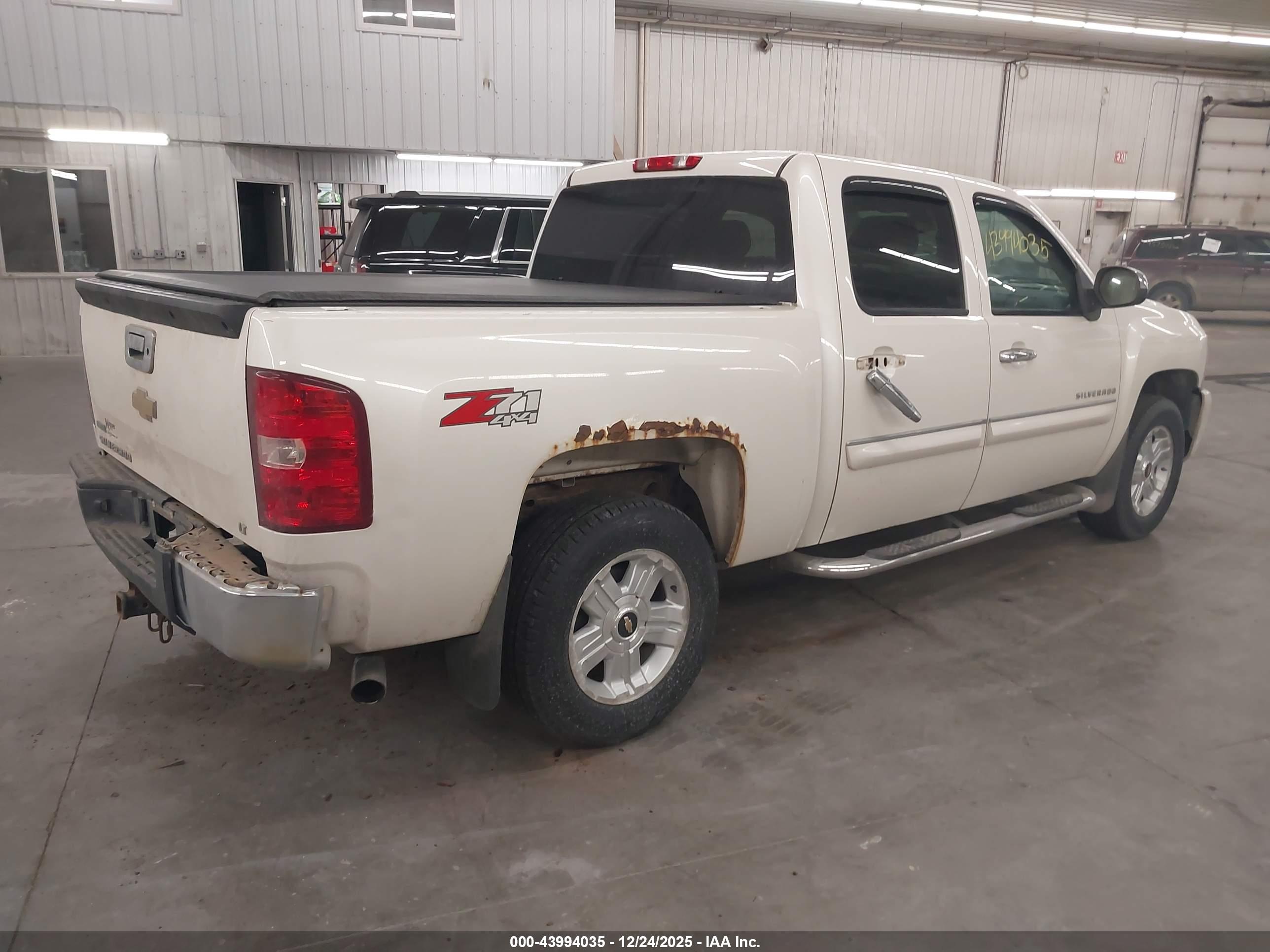 CHEVROLET SILVERADO image 4