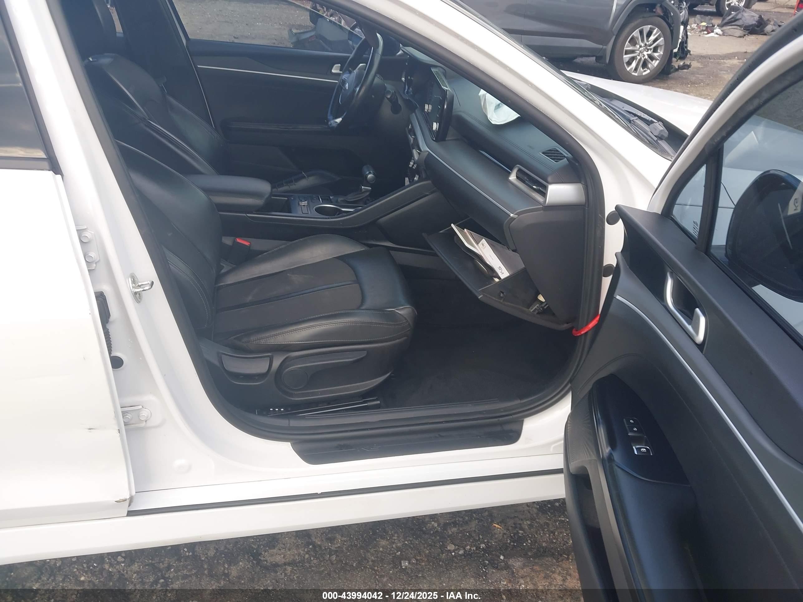 KIA K5 image 5